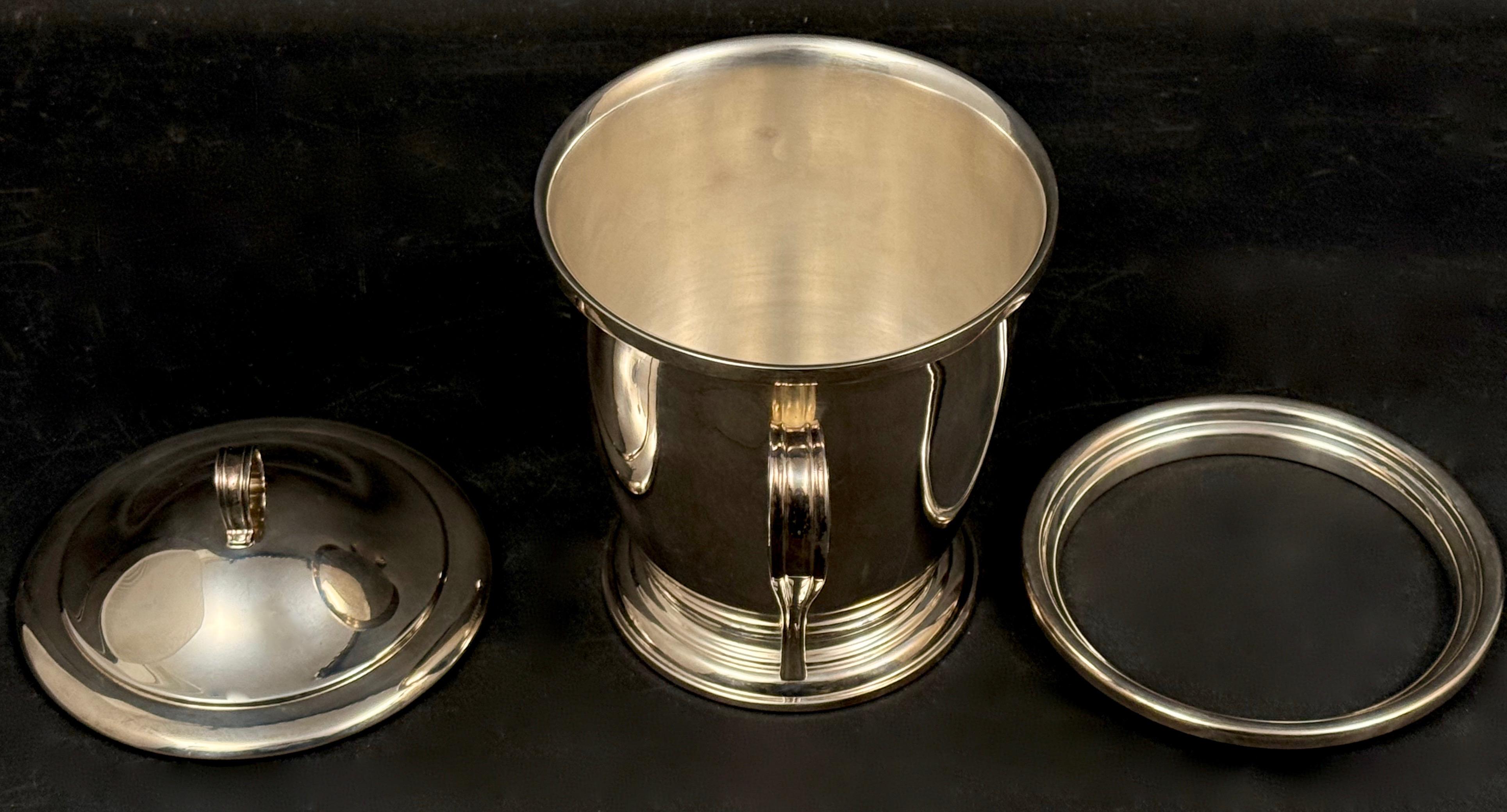 Srebrny puchar z nakrywą i dwoma bocznymi reliefowymi uchwytami, masa łączna 965 g