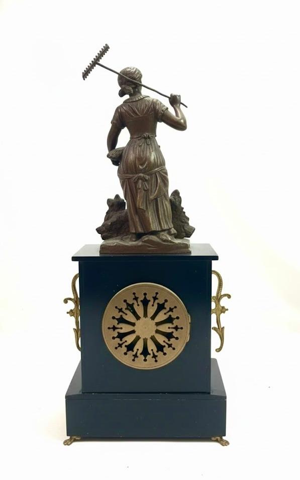 Ozdobny zegar komdowy