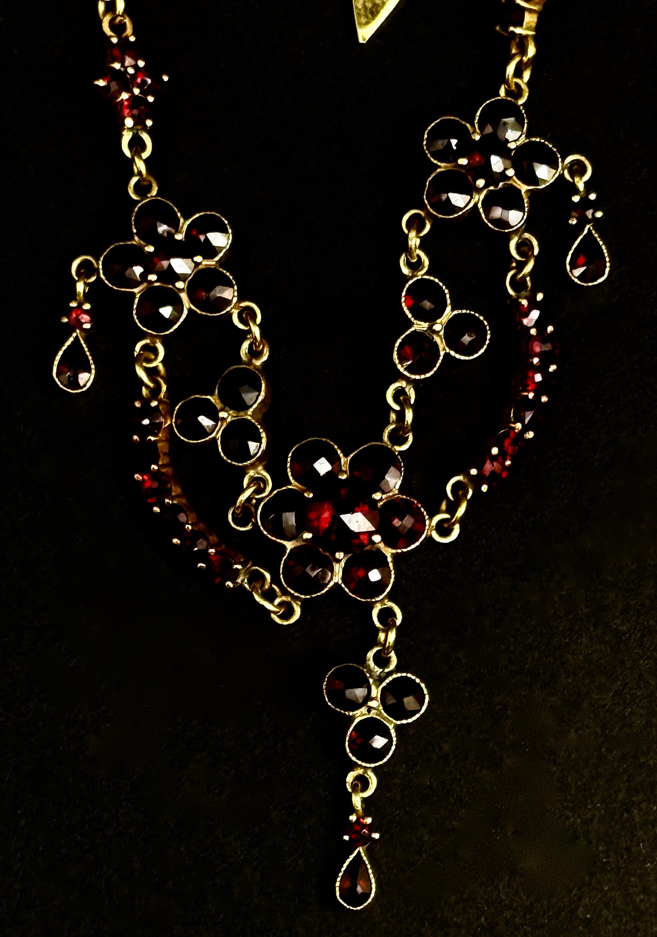 Dekoracyjny zestaw biżuterii -22 sztuki