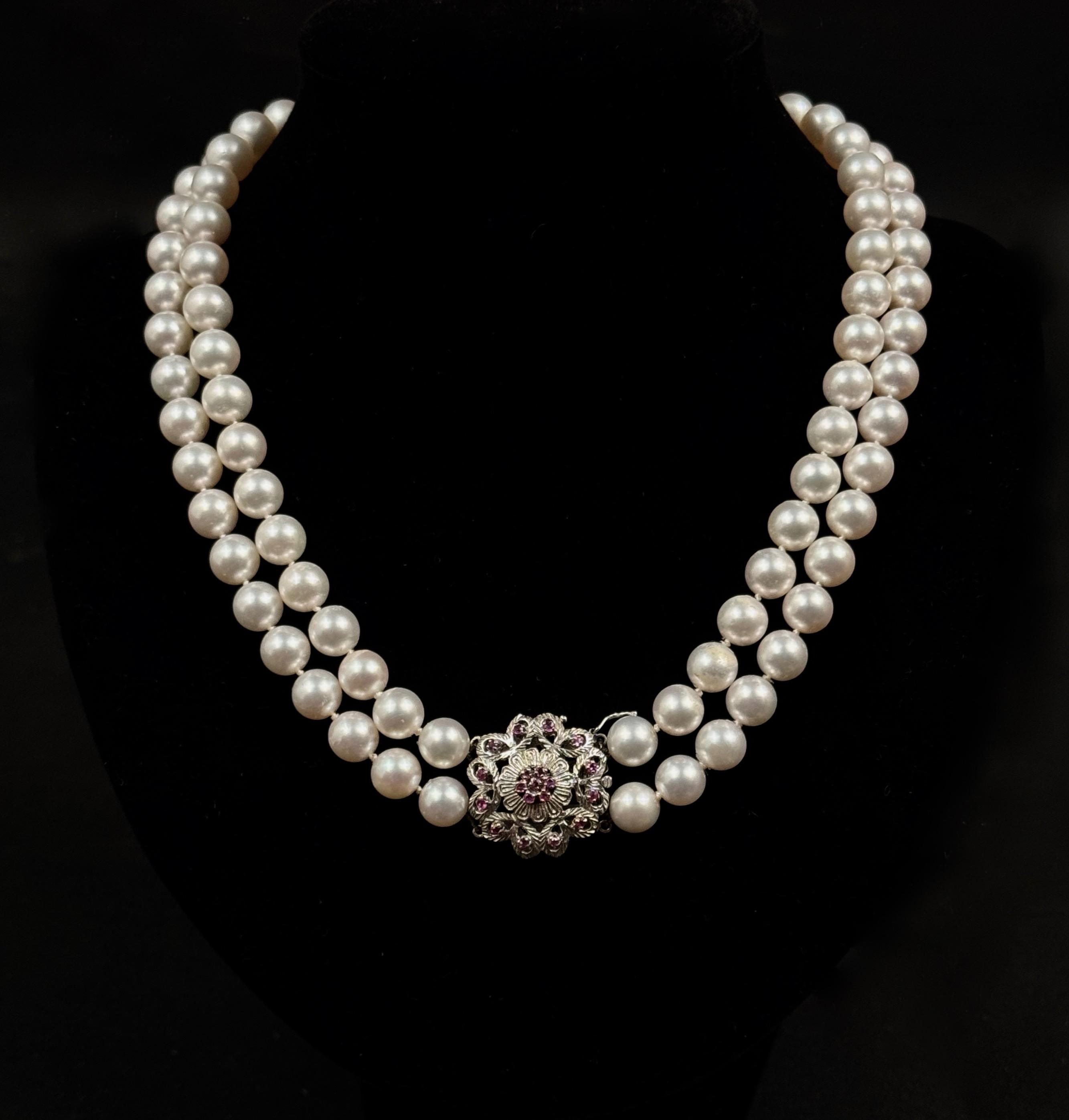 Dwurzędowy naszyjnik z pereł Akoya ze złotym zapięciem z rubinami