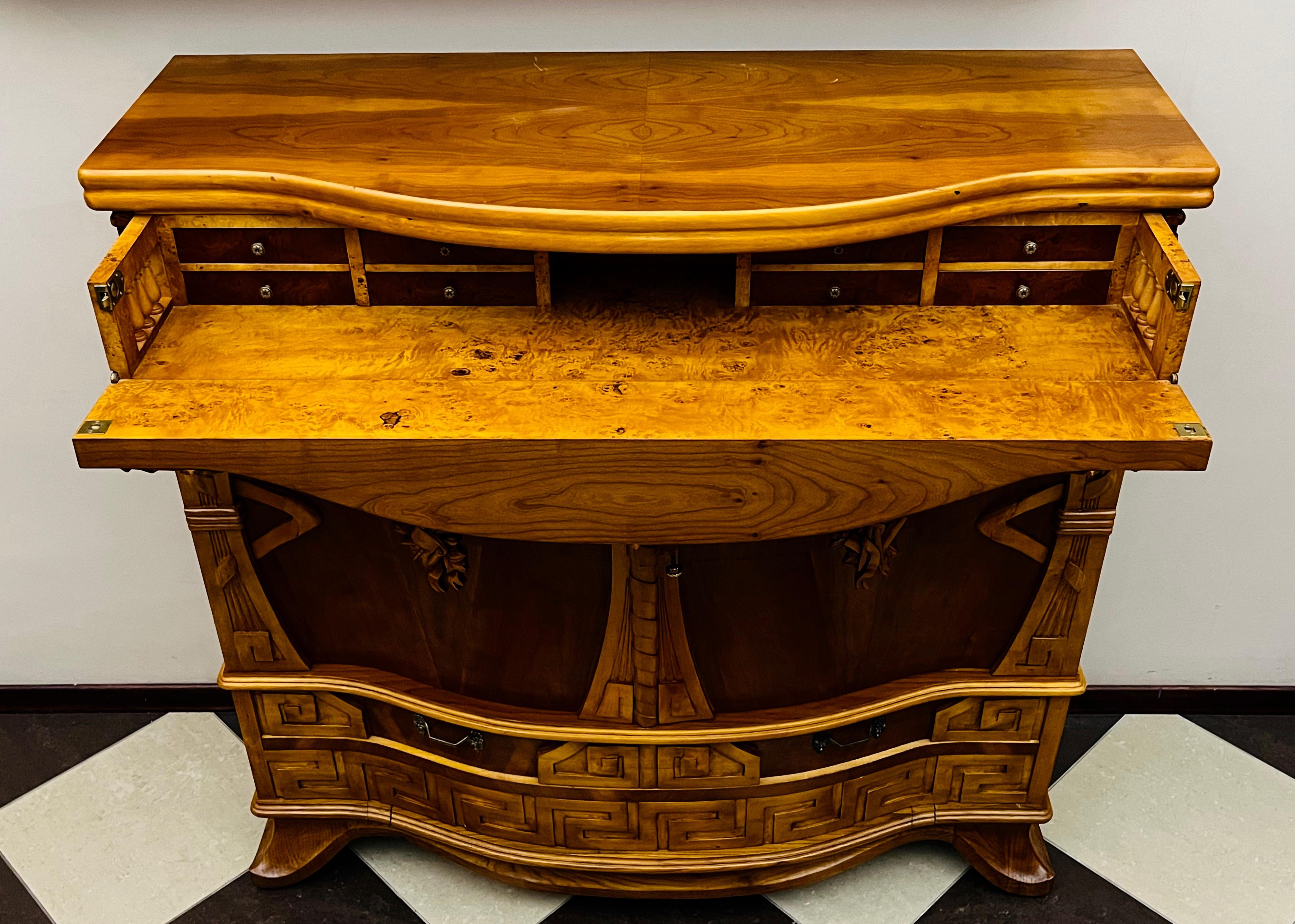 Dekoracyjna sekretera