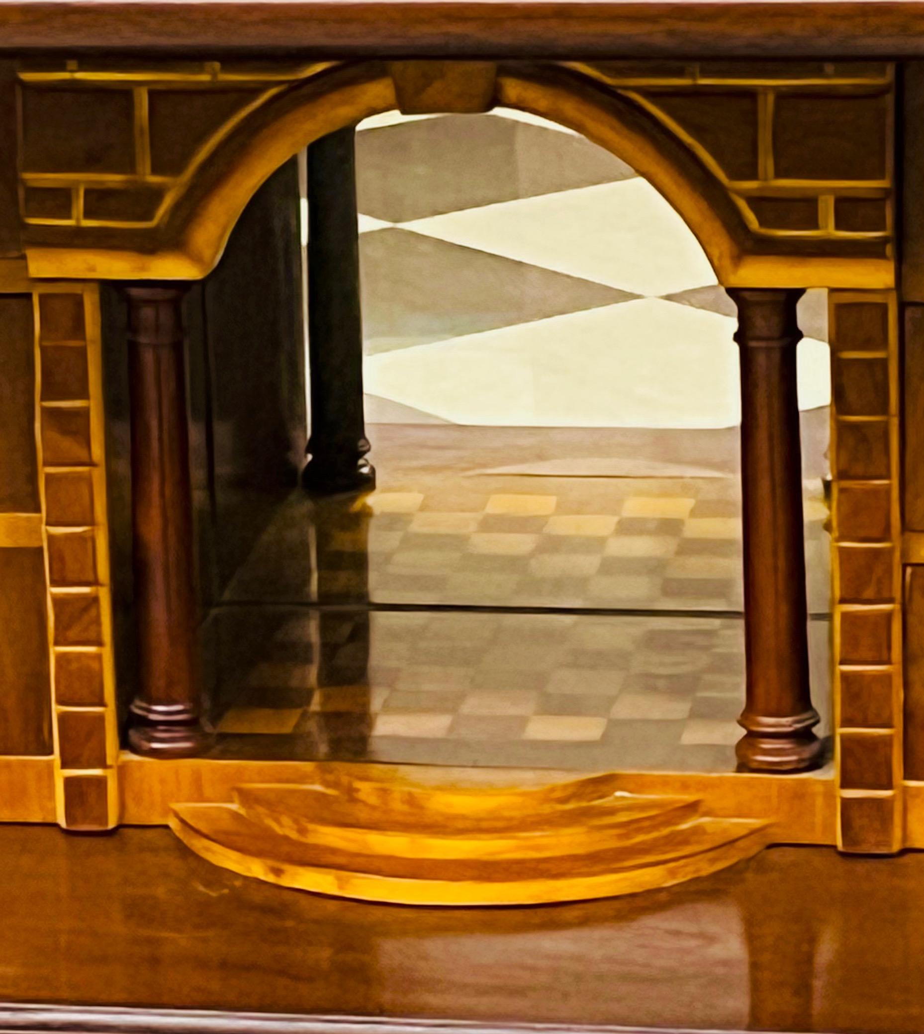 Portykowa witryna z dwoma drzwiczkami i dwoma bocznymi kolumnami