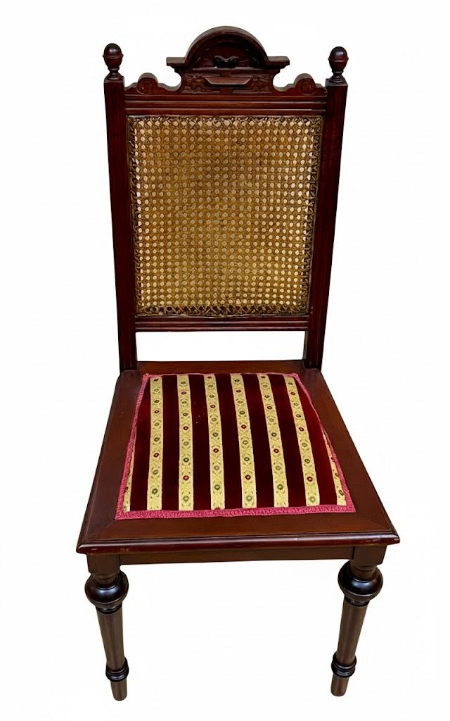 Salonowe krzesło tapicerowane z rafią