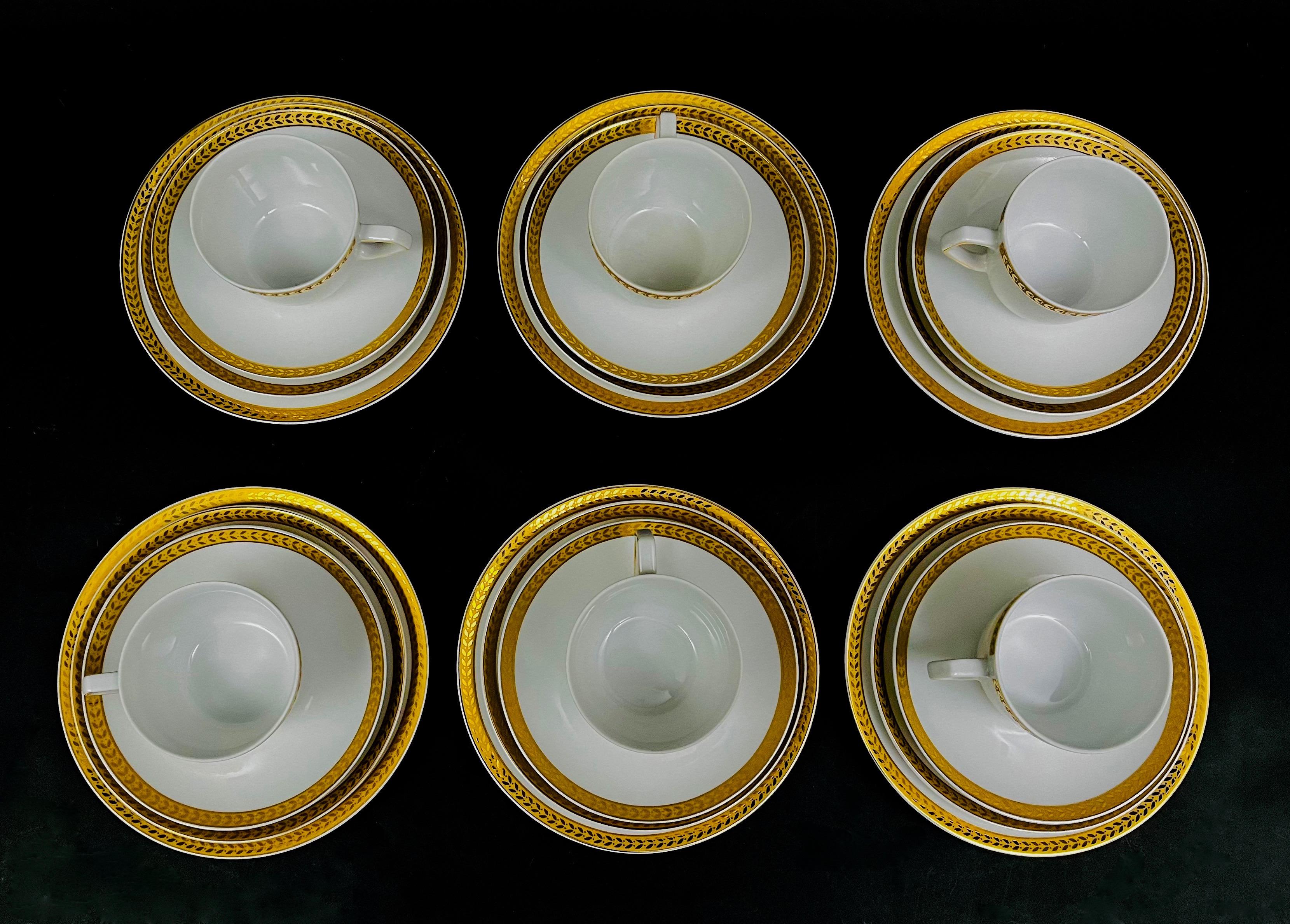 Zestaw porcelanowy -24 sztuki , Ćmielów