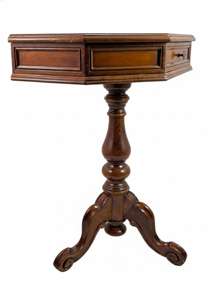 Sześciokątny stolik salonowy