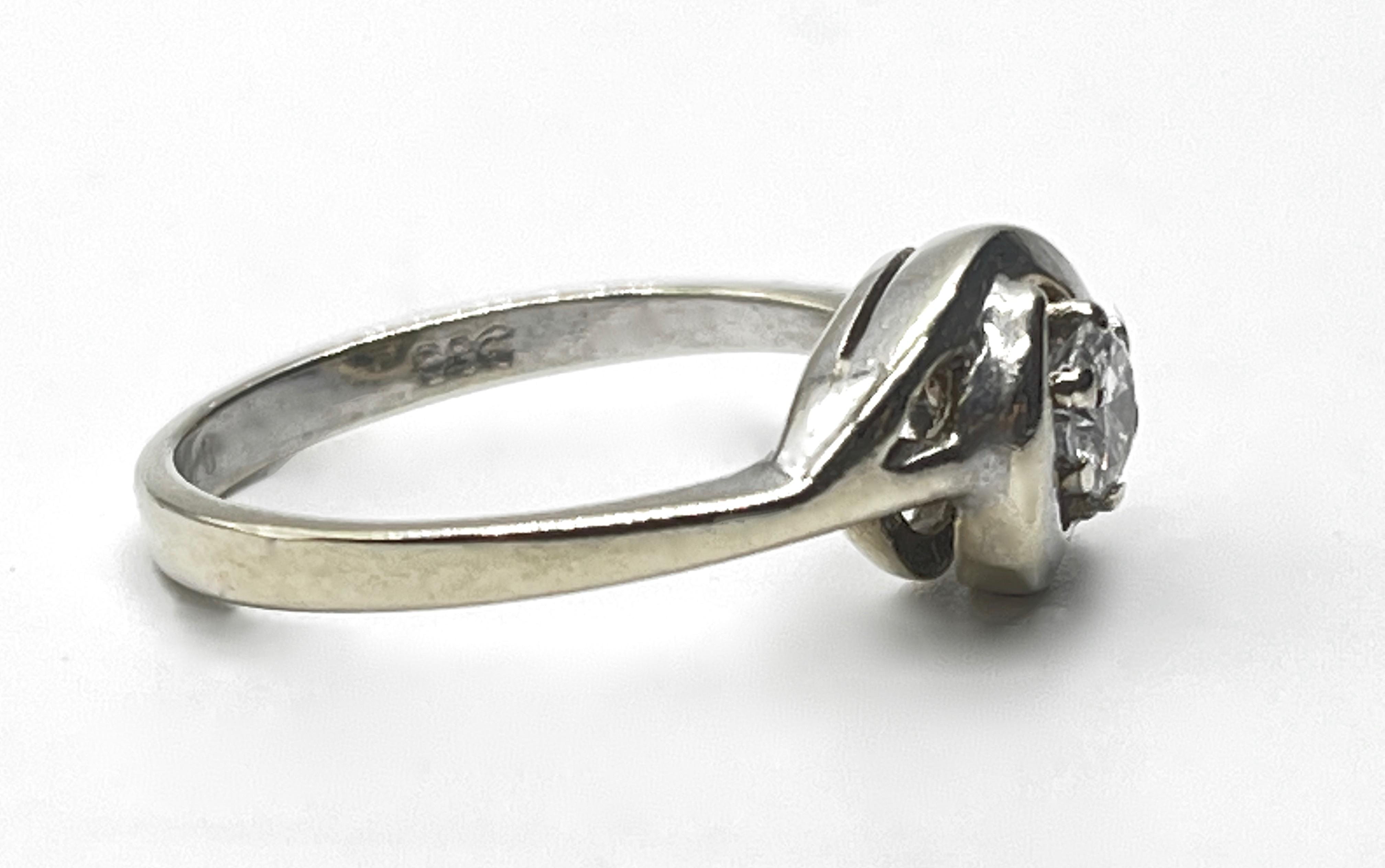 Złoty pierścionek z brylantem 0,22 ct