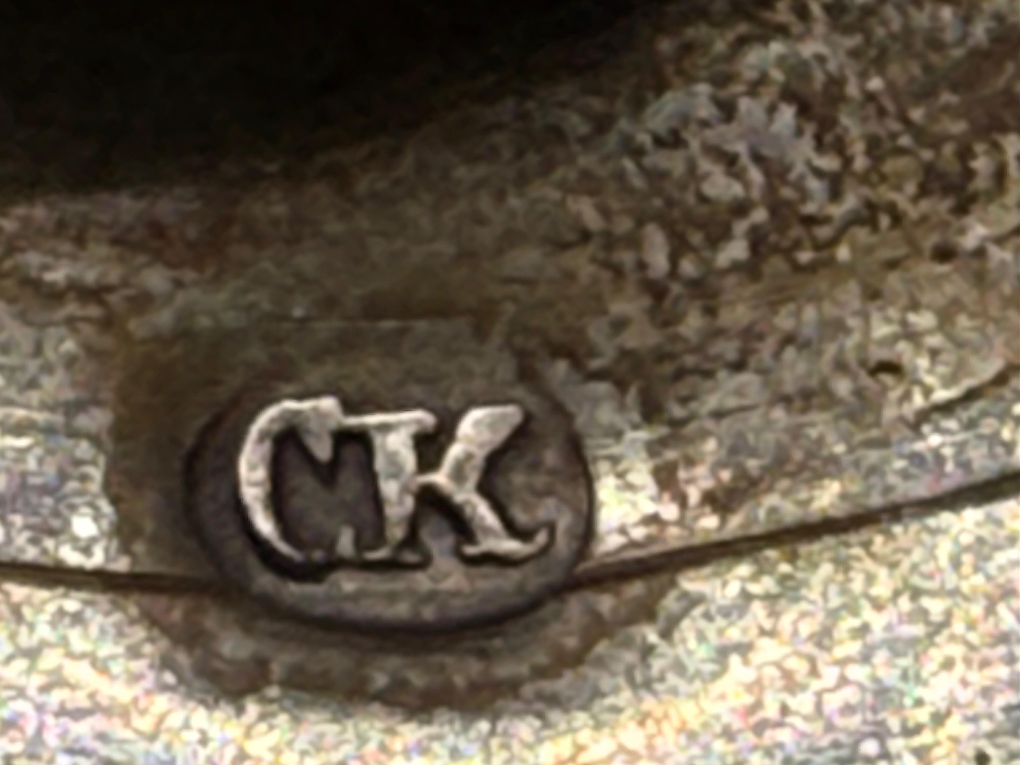 Srebrny puchar z nakrywą , Austria 1829 r, masa łączna 581 g