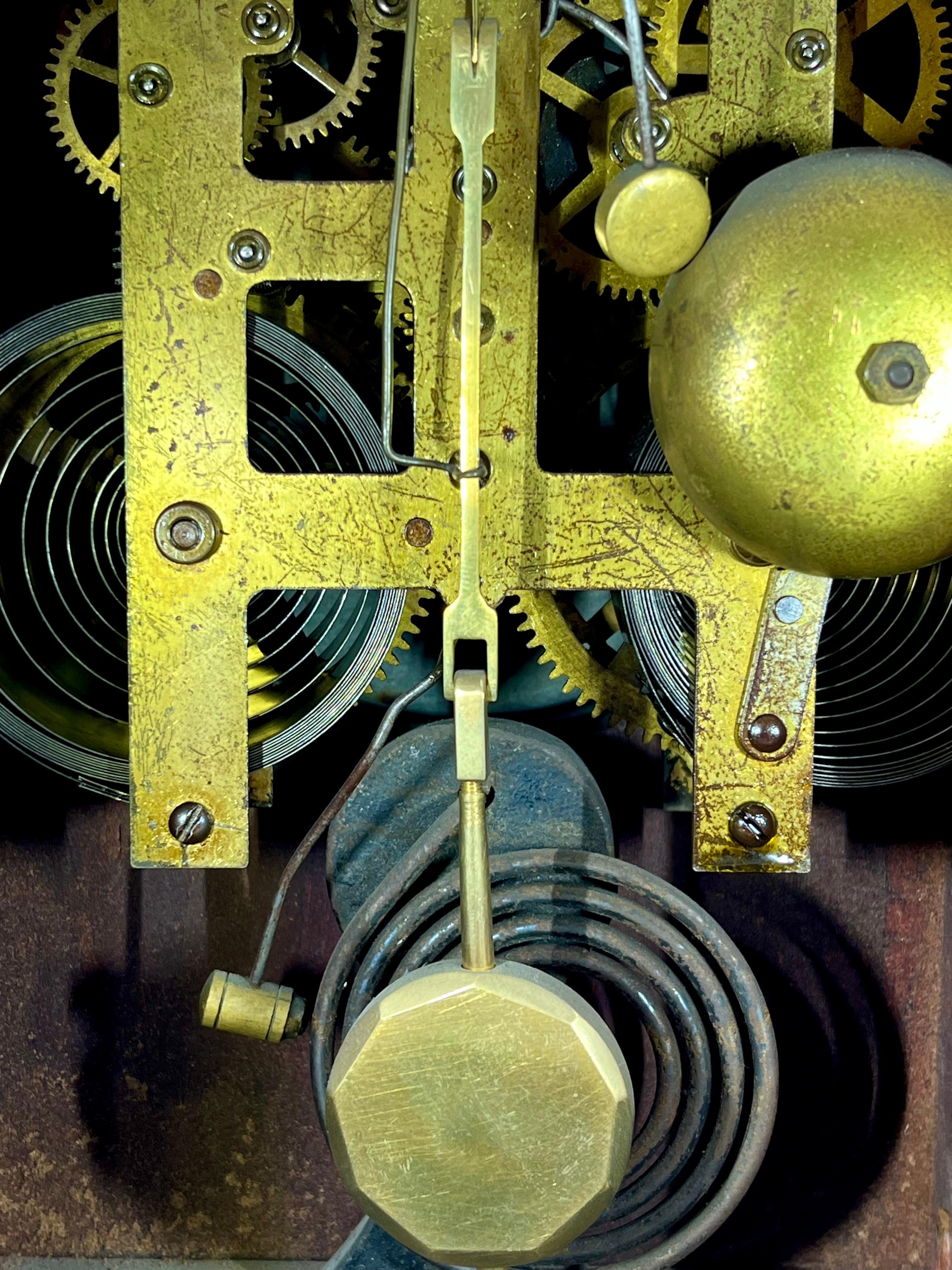 Ozdobny zegar portykowy