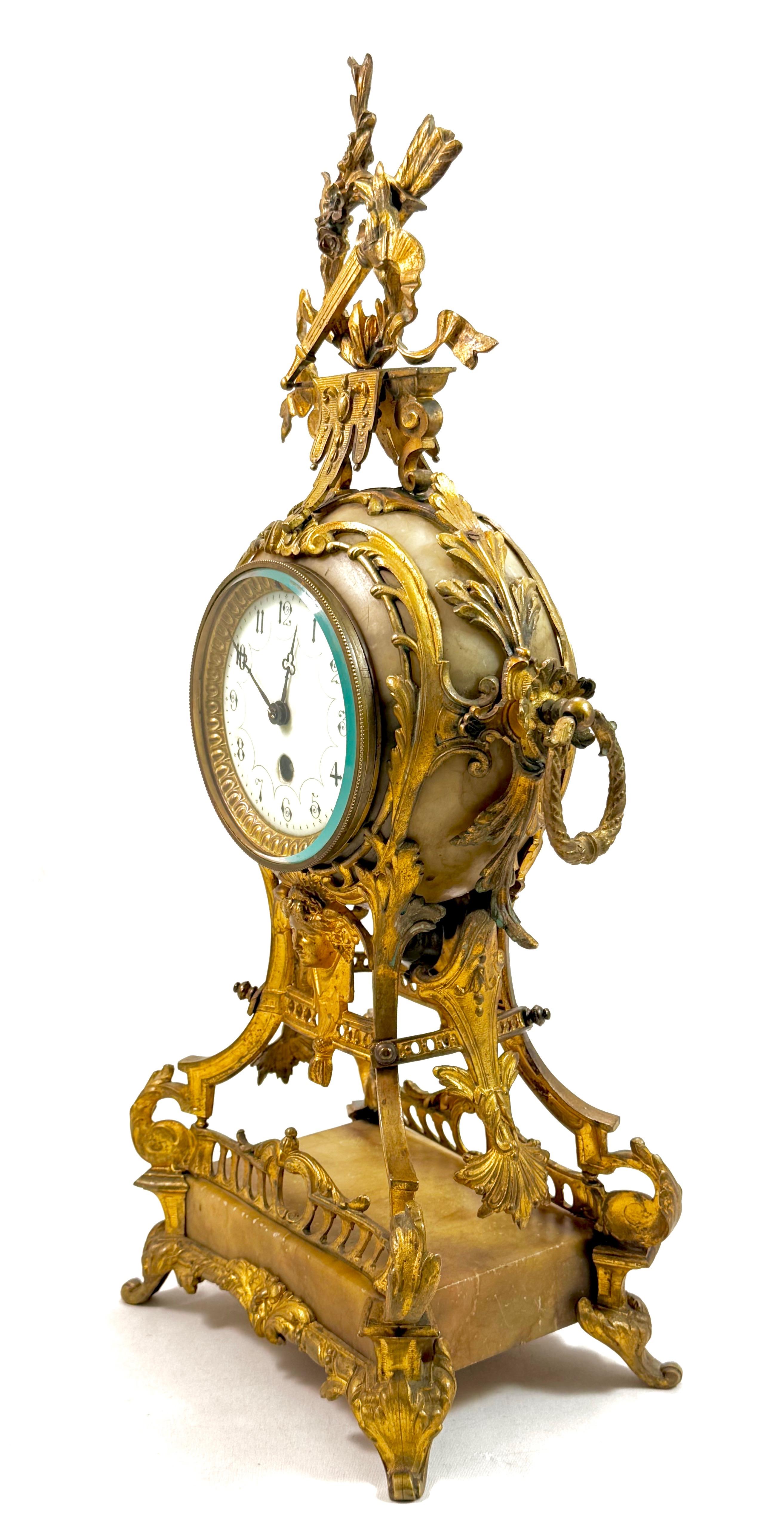 Ażurowy zegar salonowy