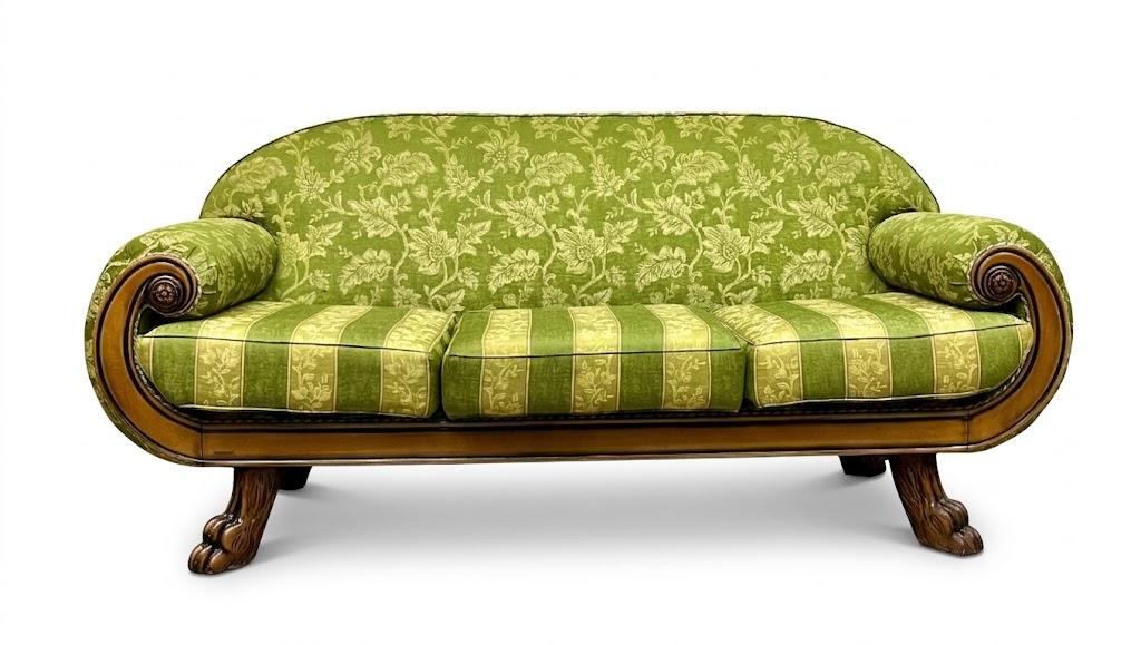 Salonowa sofa trzyosobowa stojąca na 4 lwich łapach