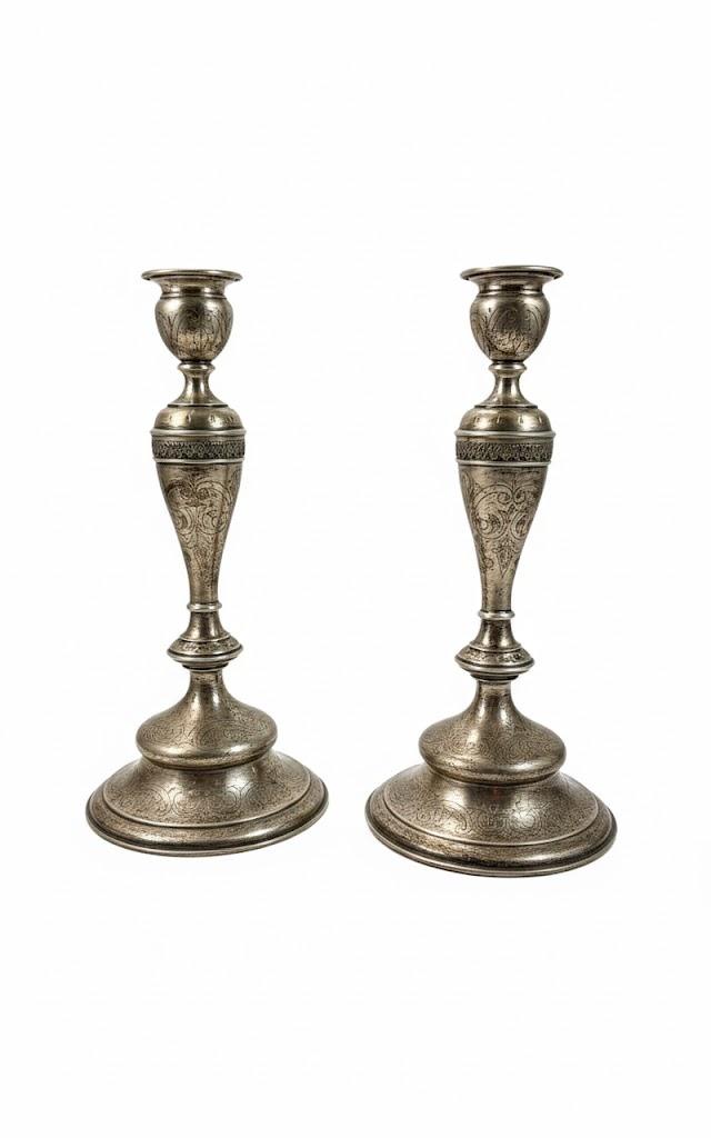 Srebrna para świeczników, masa łączna 1270 g