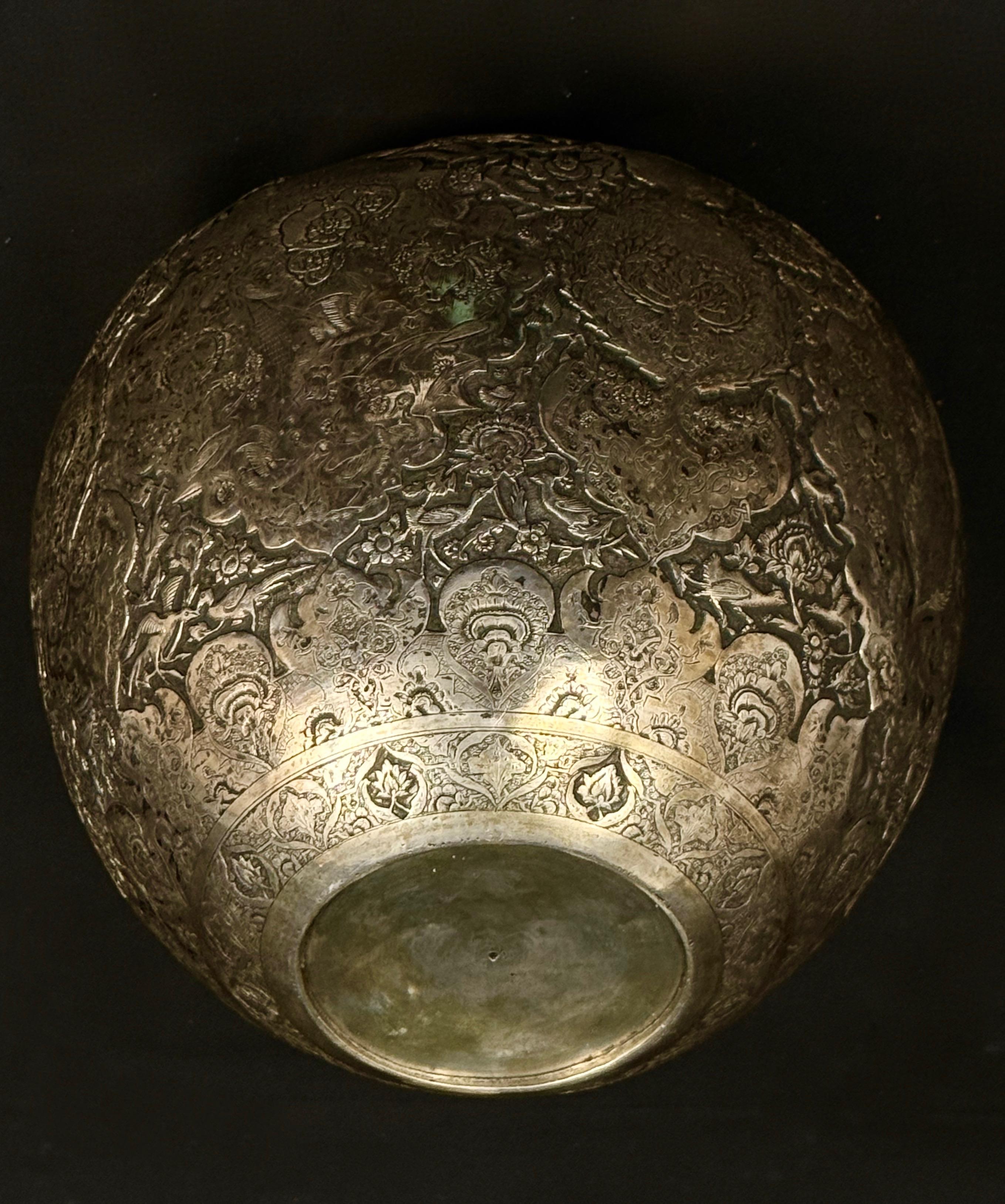 Srebrny wazon , masa 975 g