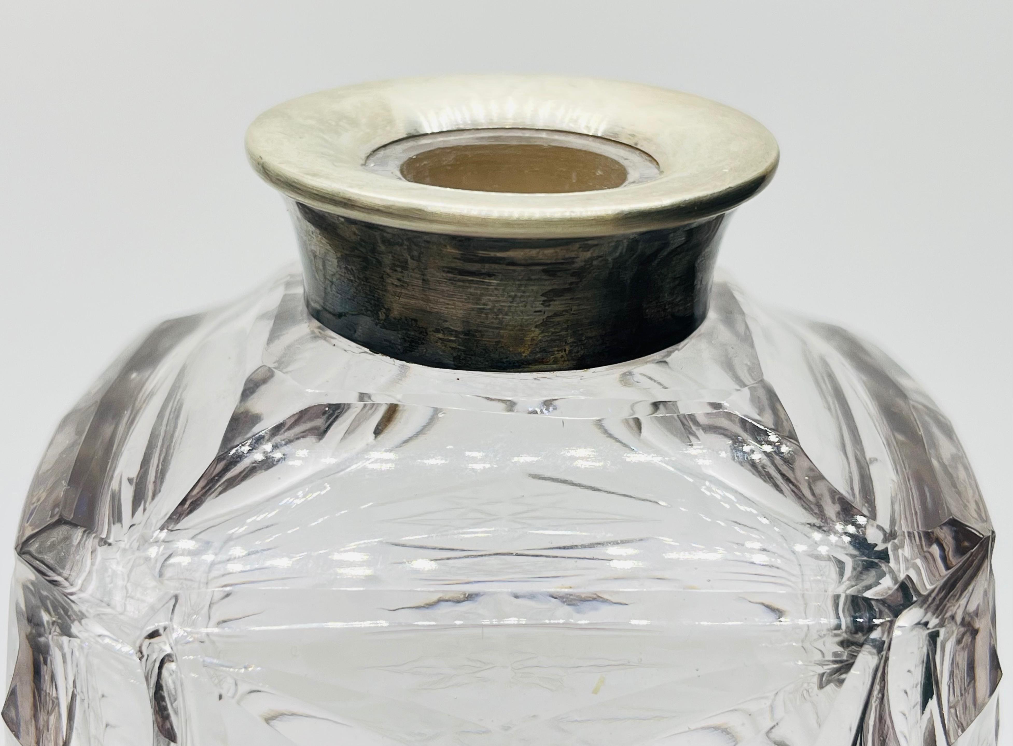 Karafka art deco ze srebrną wylewką