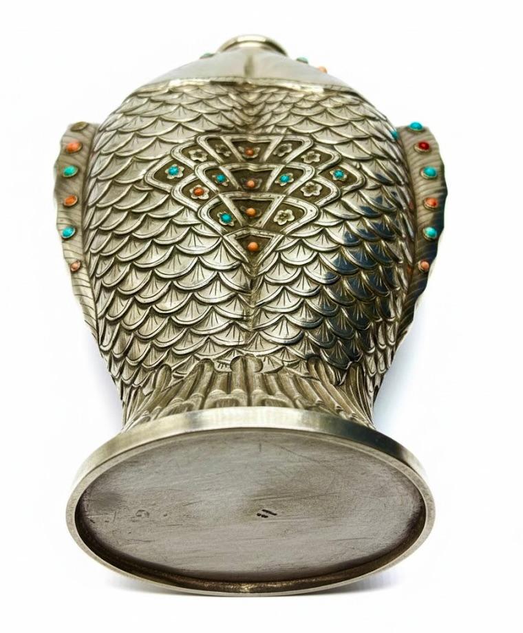 Srebrny wazon zdobiony kamieniami jubilerskimi, masa 734 g