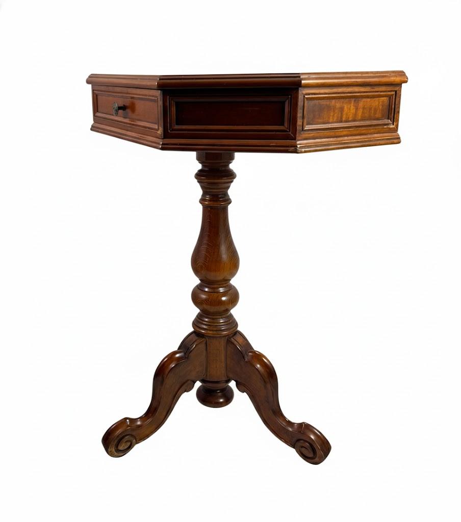 Sześciokątny stolik salonowy