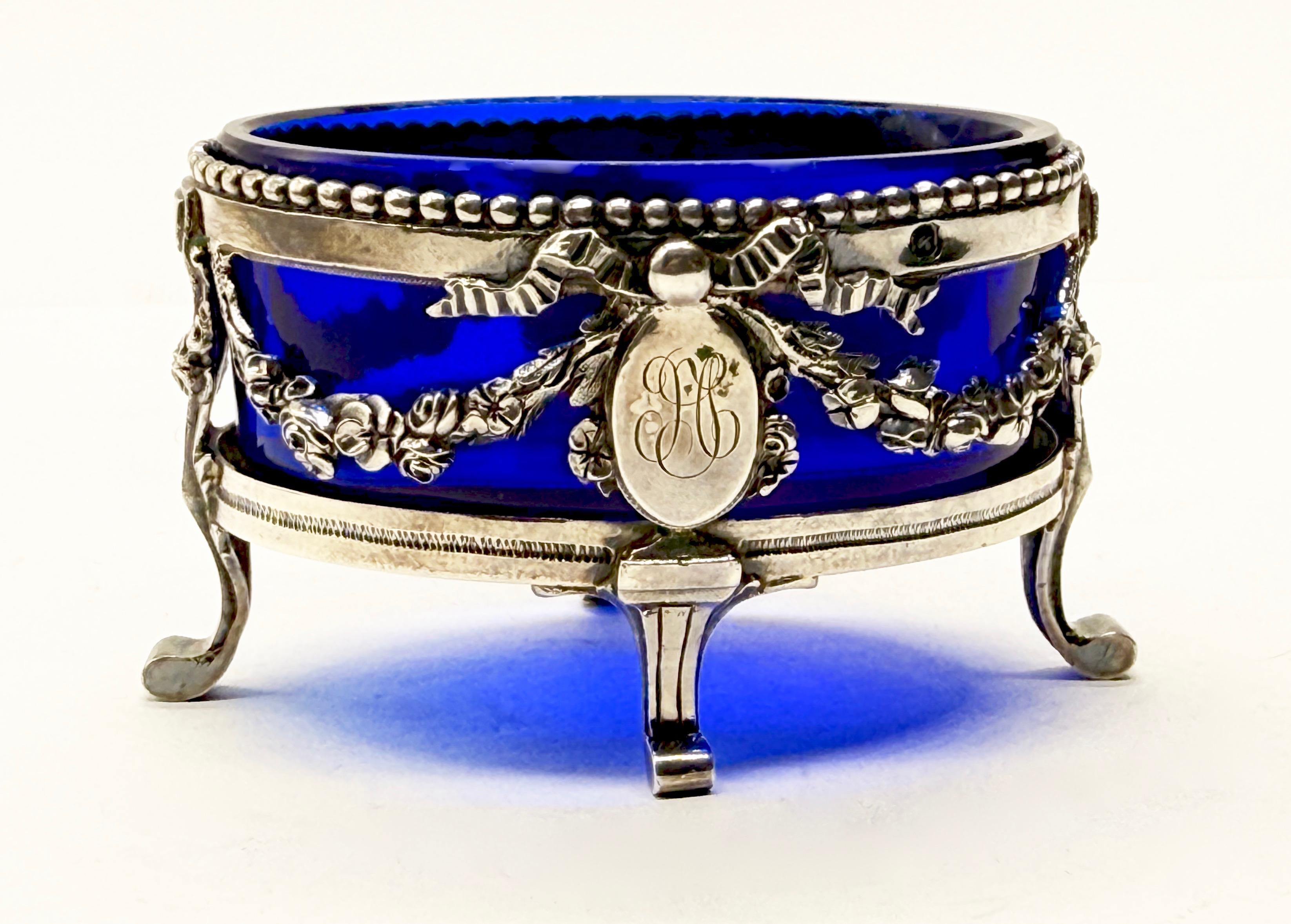 Srebrna solniczka ze szklanym kobaltowym wkładem XVIII w.