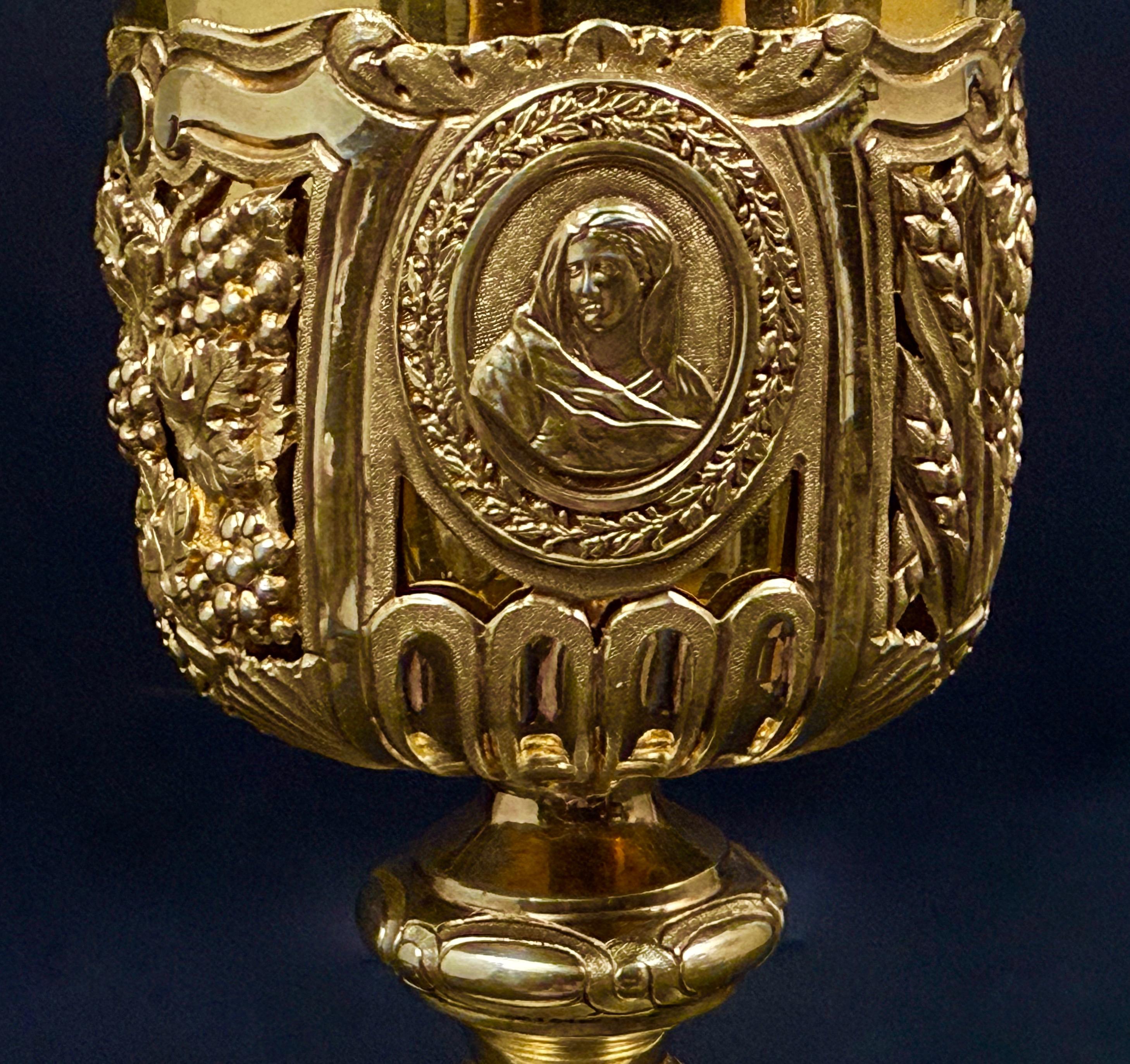 Srebrny kielich z pateną i oryginalnym etui, masa łączna 760 g