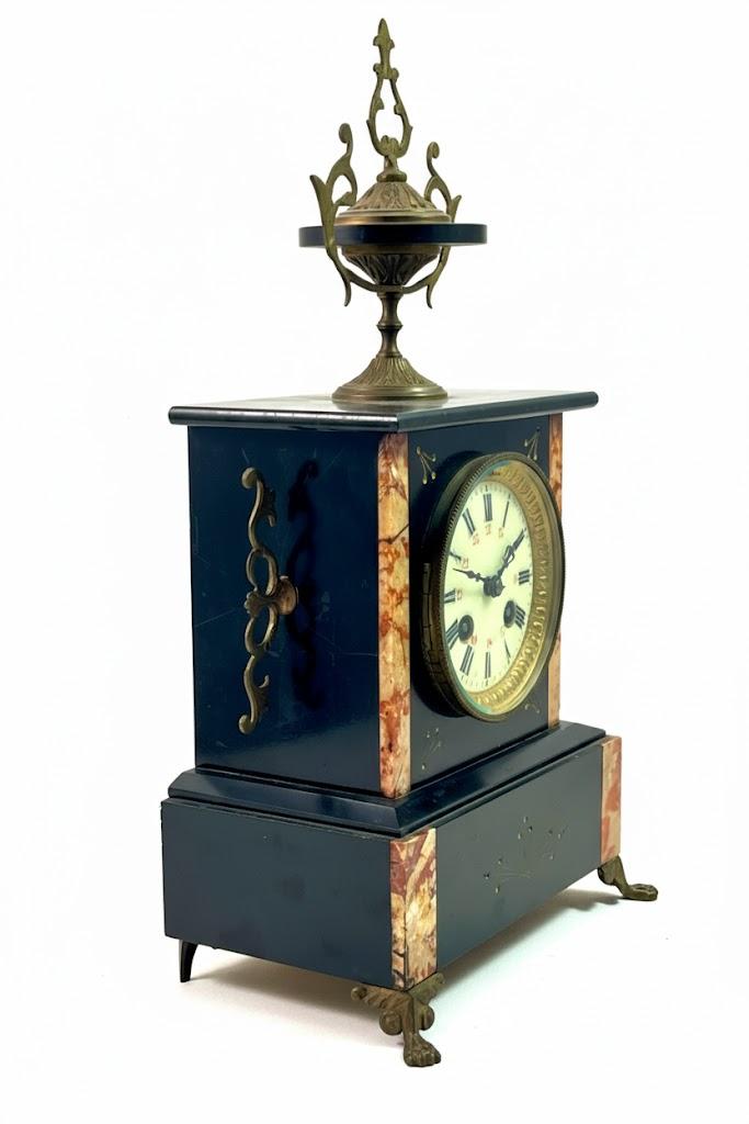 Ozdobny zegar komdowy