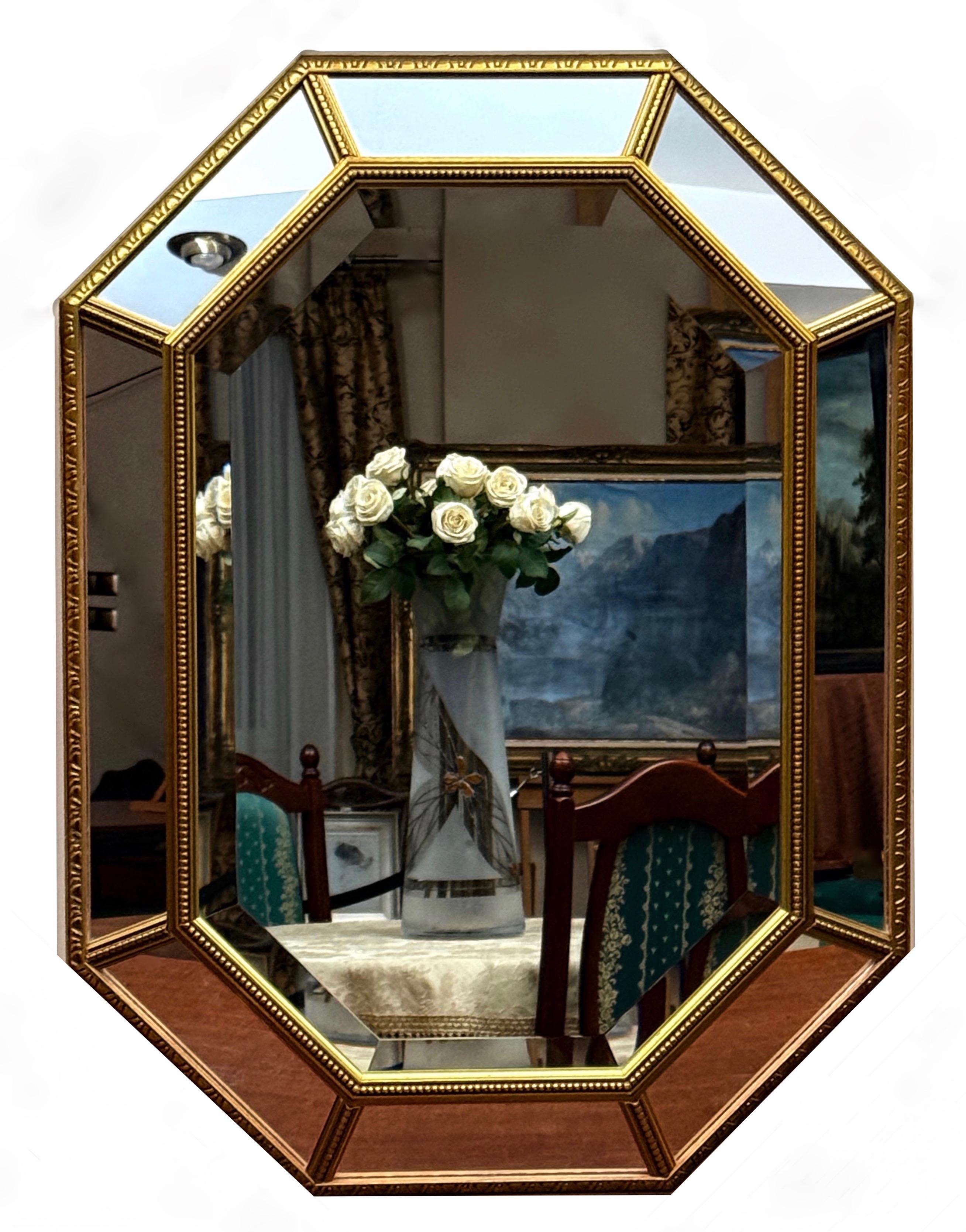 Lustro salonowe ośmiokątne w ozdobnej ramie