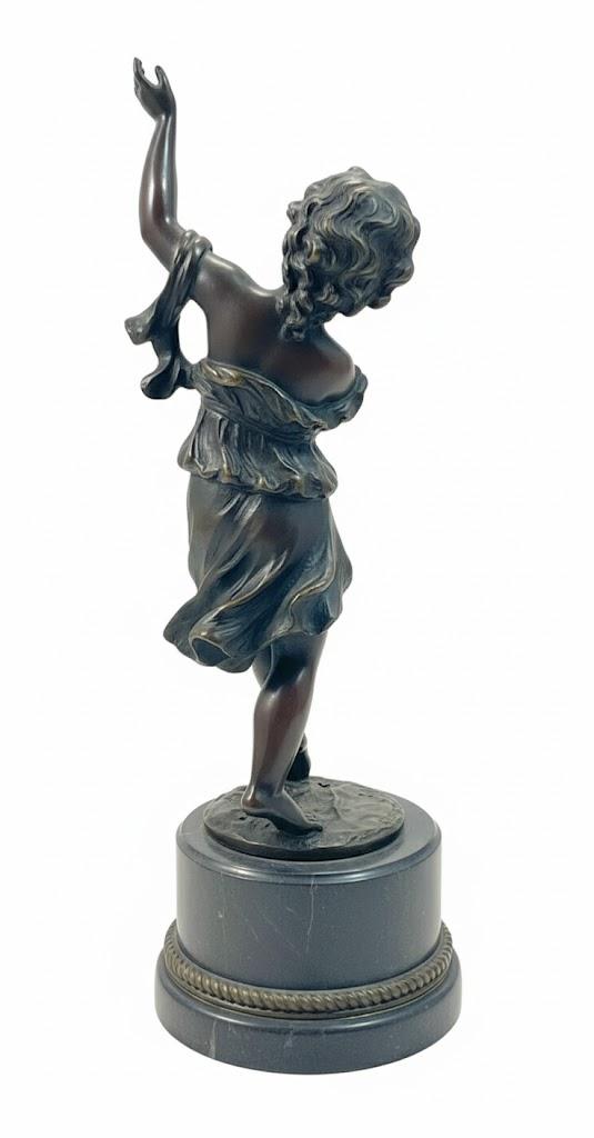 Tańczący chłopiec