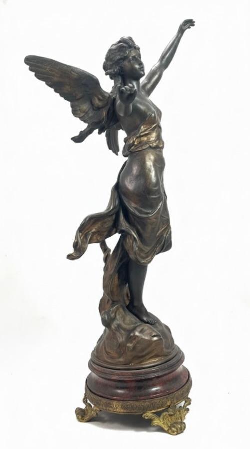 Pełnoplastyczna figura uskrzydlonej minerwy