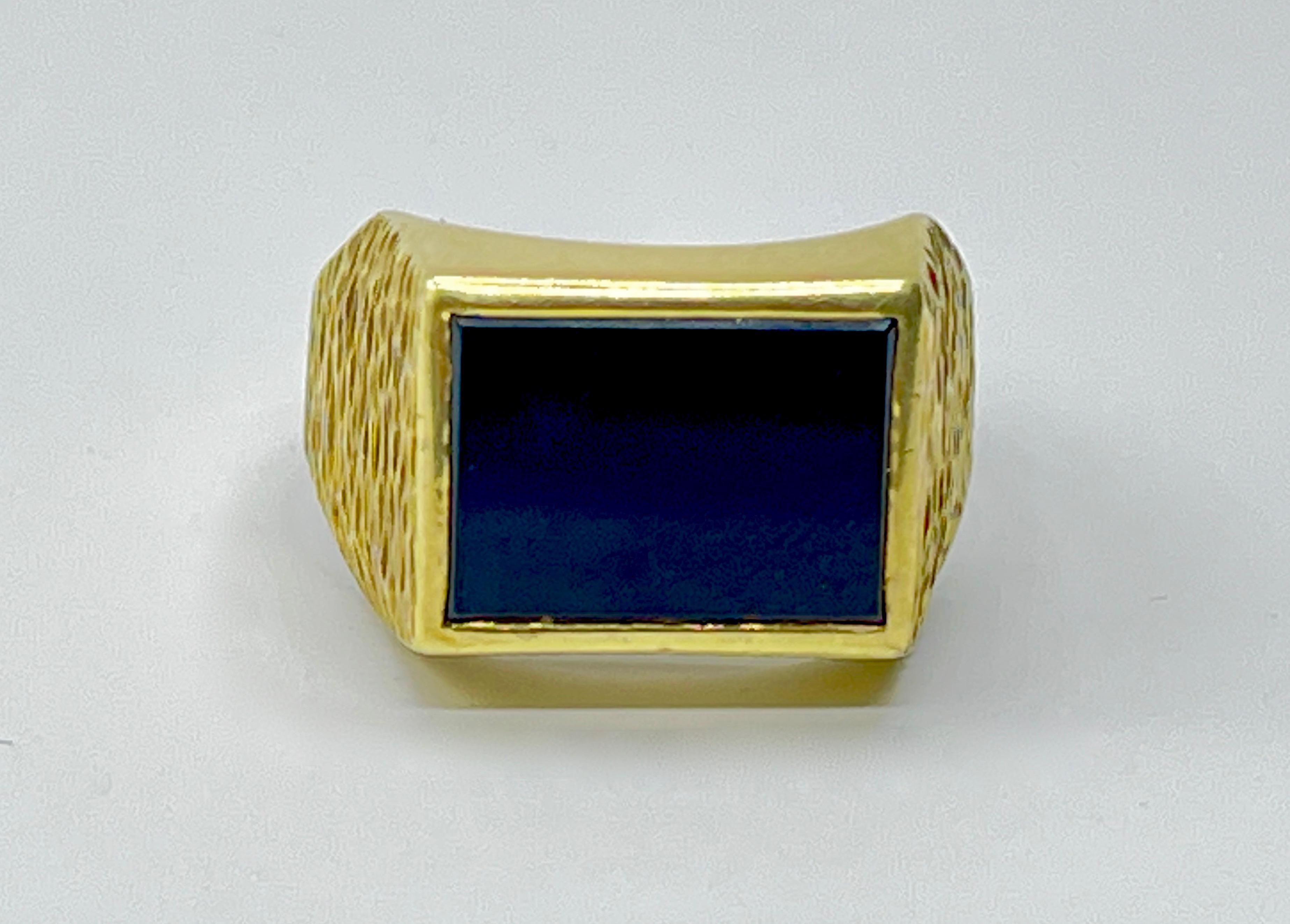 Złoty sygnet z onyksem 7,8 g