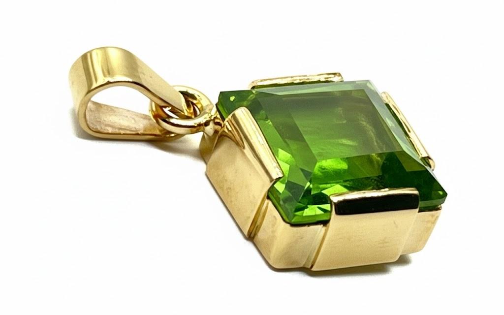 Złoty wisior , masa łączna 3 g