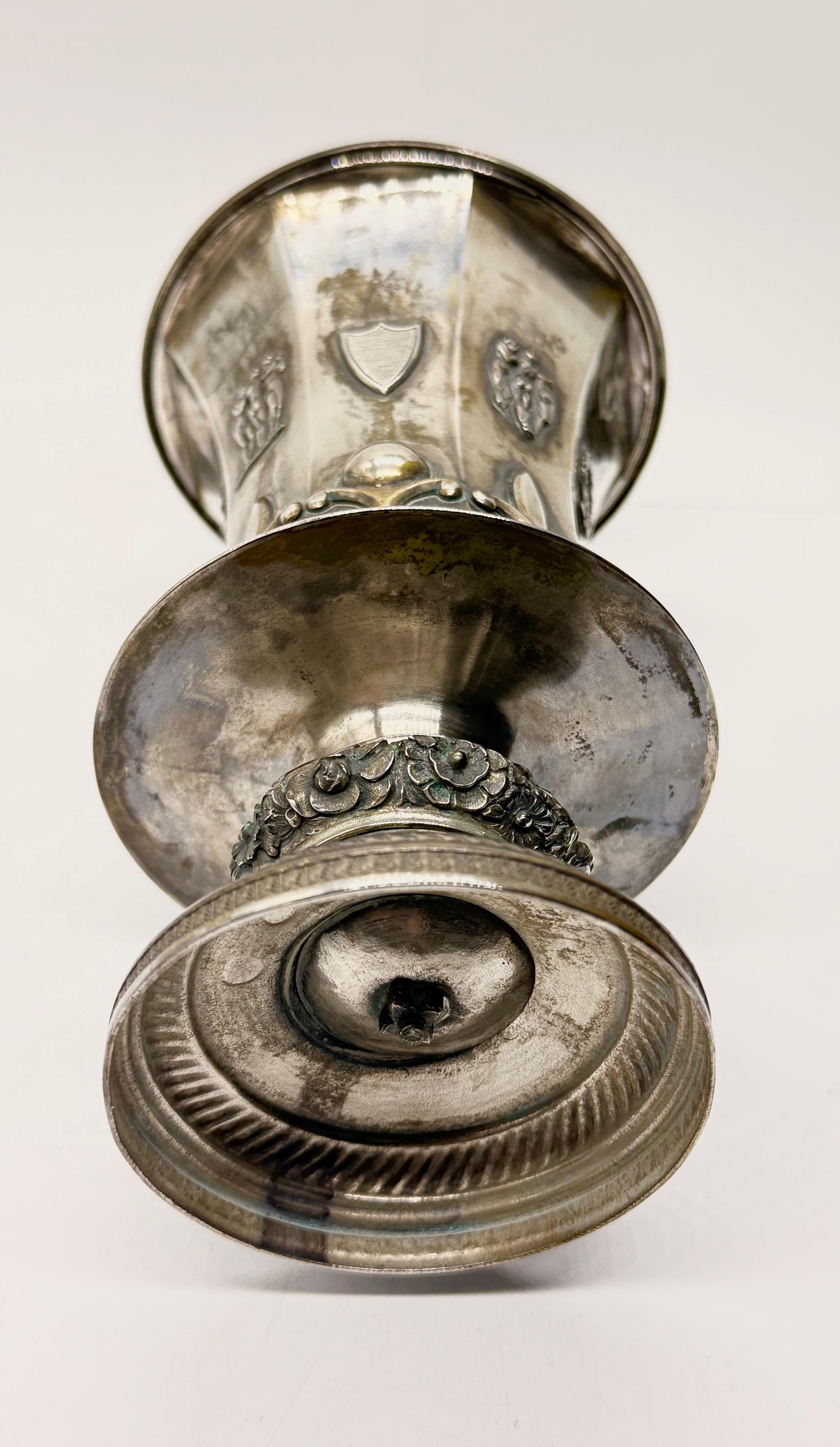 Srebrny puchar z nakrywą , Austria 1829 r, masa łączna 581 g