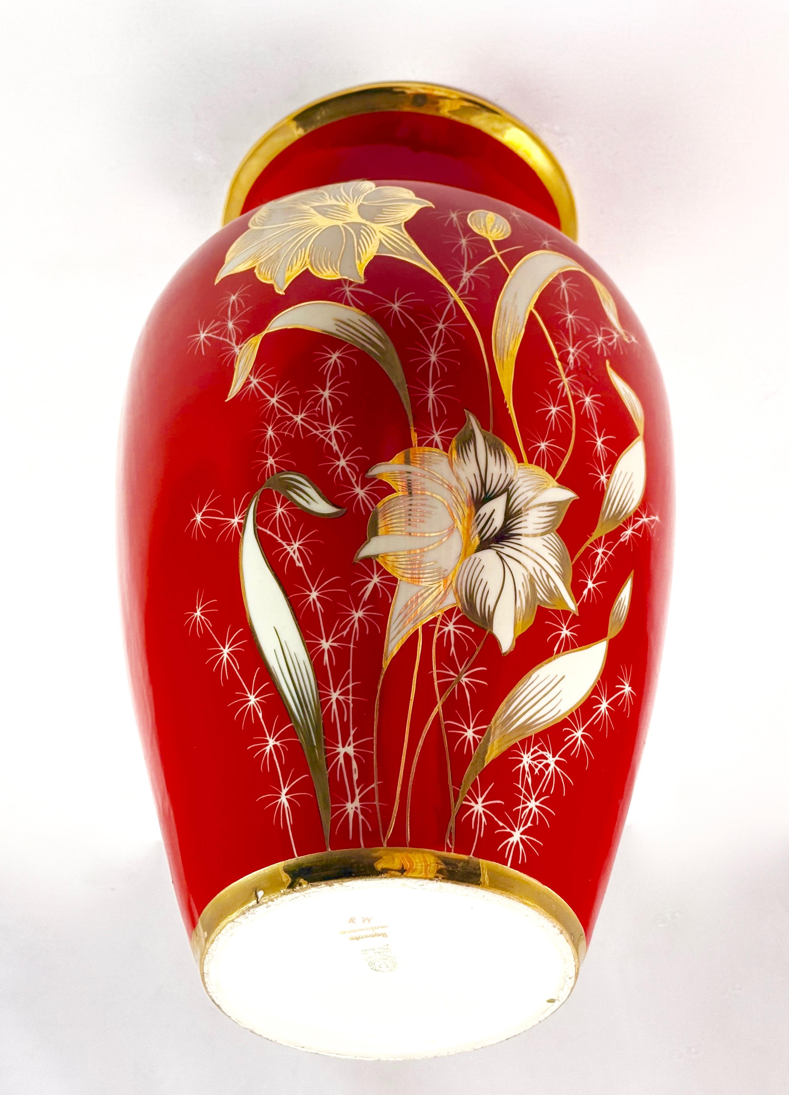 Wazon porcelanowy , Chodzież