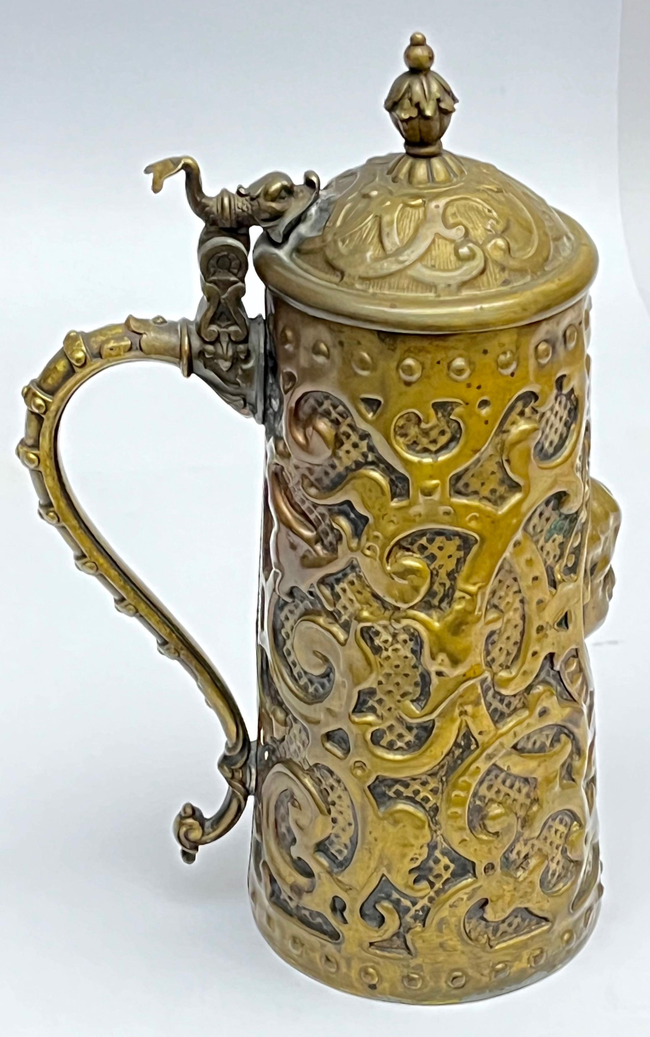 Dekoracyjny kufel z nakrywą