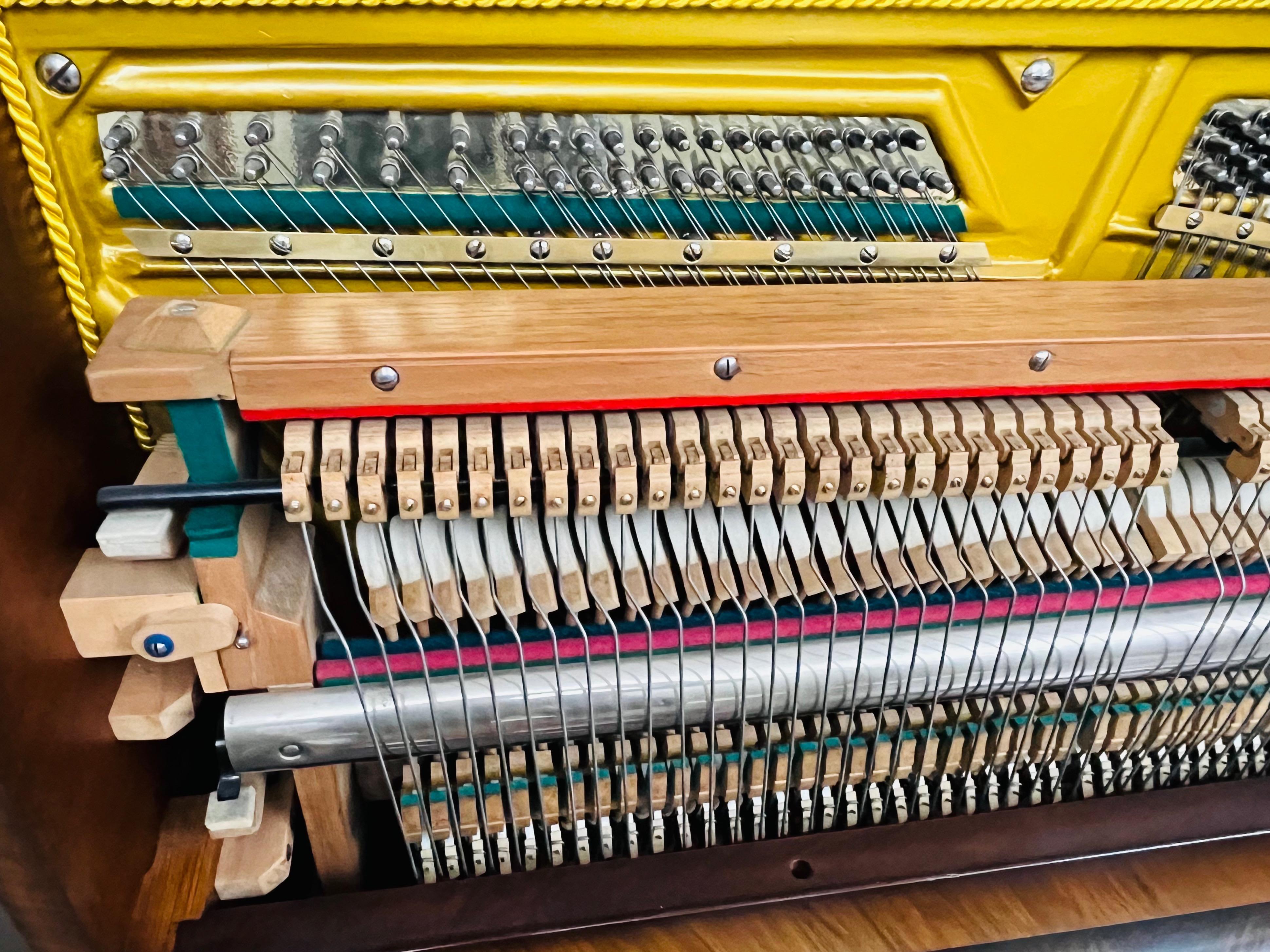 Dekoracyjne pianino salonowe sygn. Wilhelm Emmer