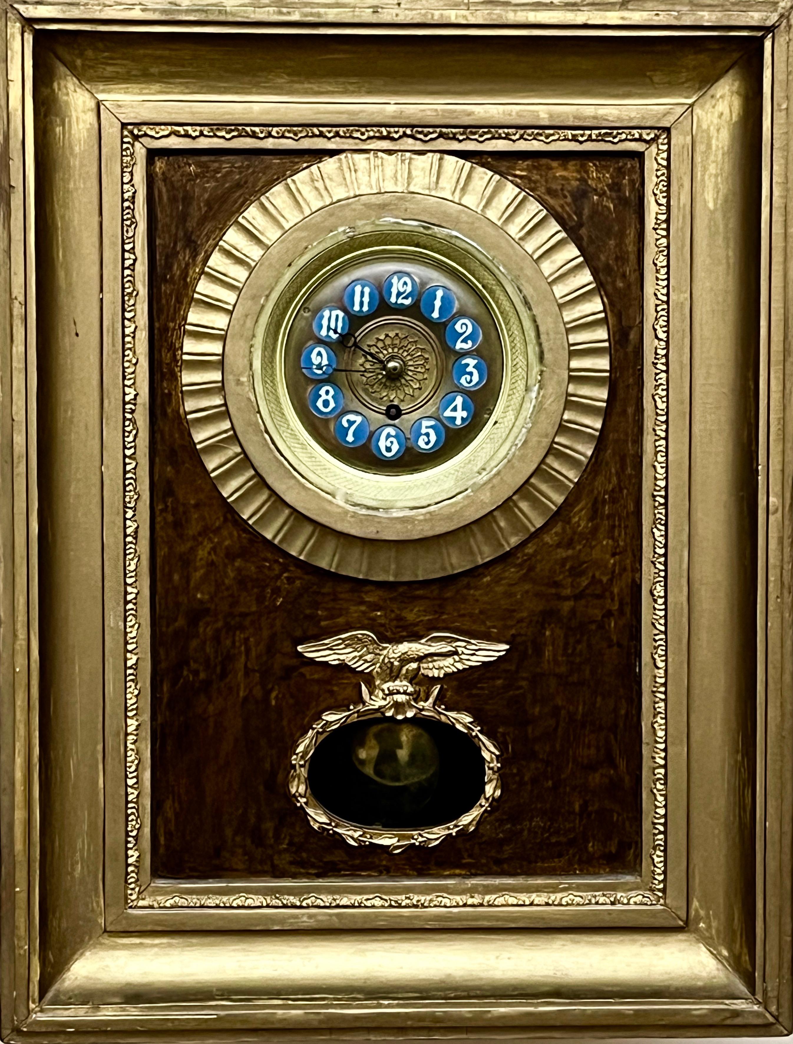 Dekoracyjny zegar ścienny w obrazowej ramie