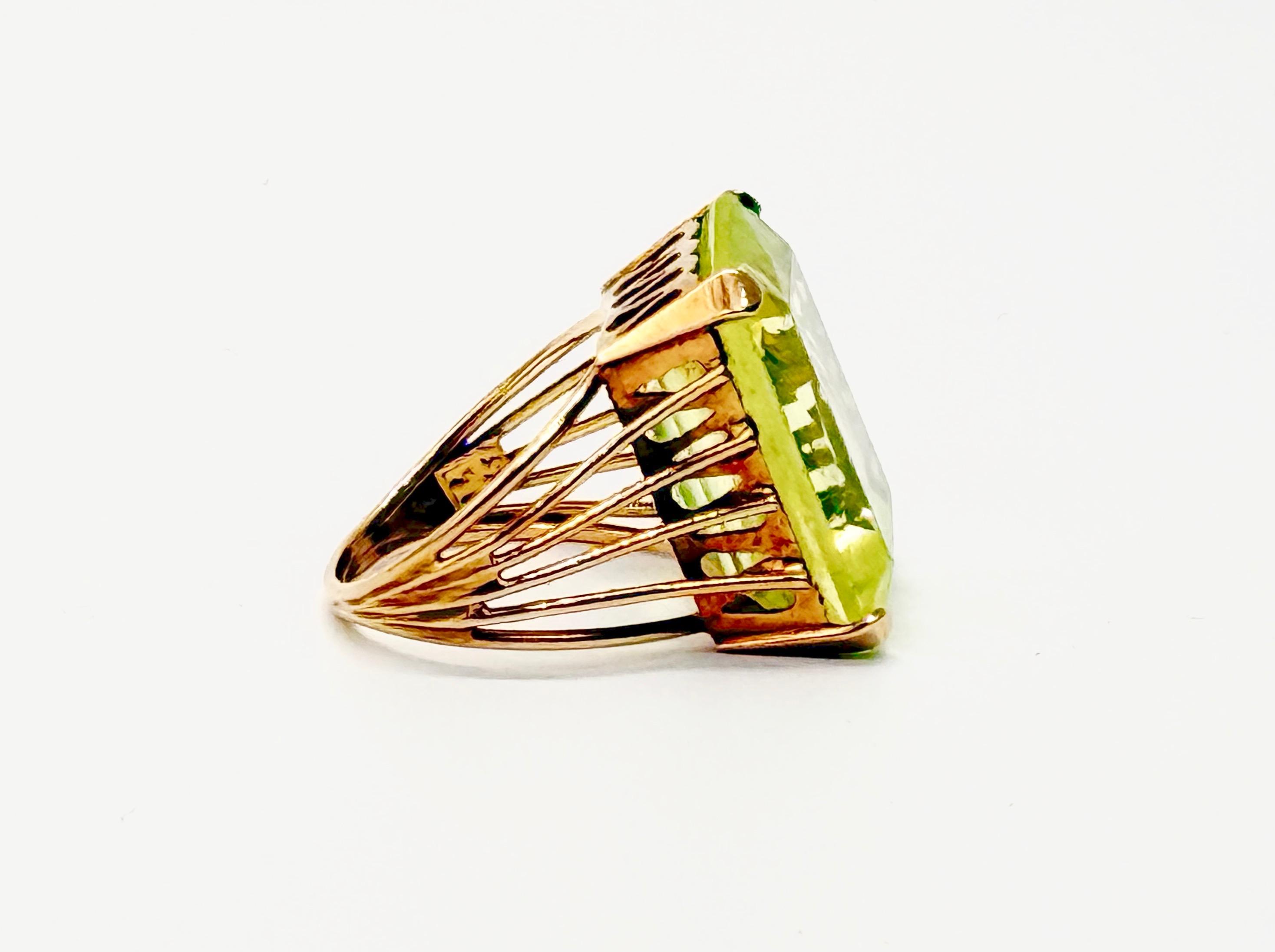 Złoty pierścionek , masa łączna 9 g