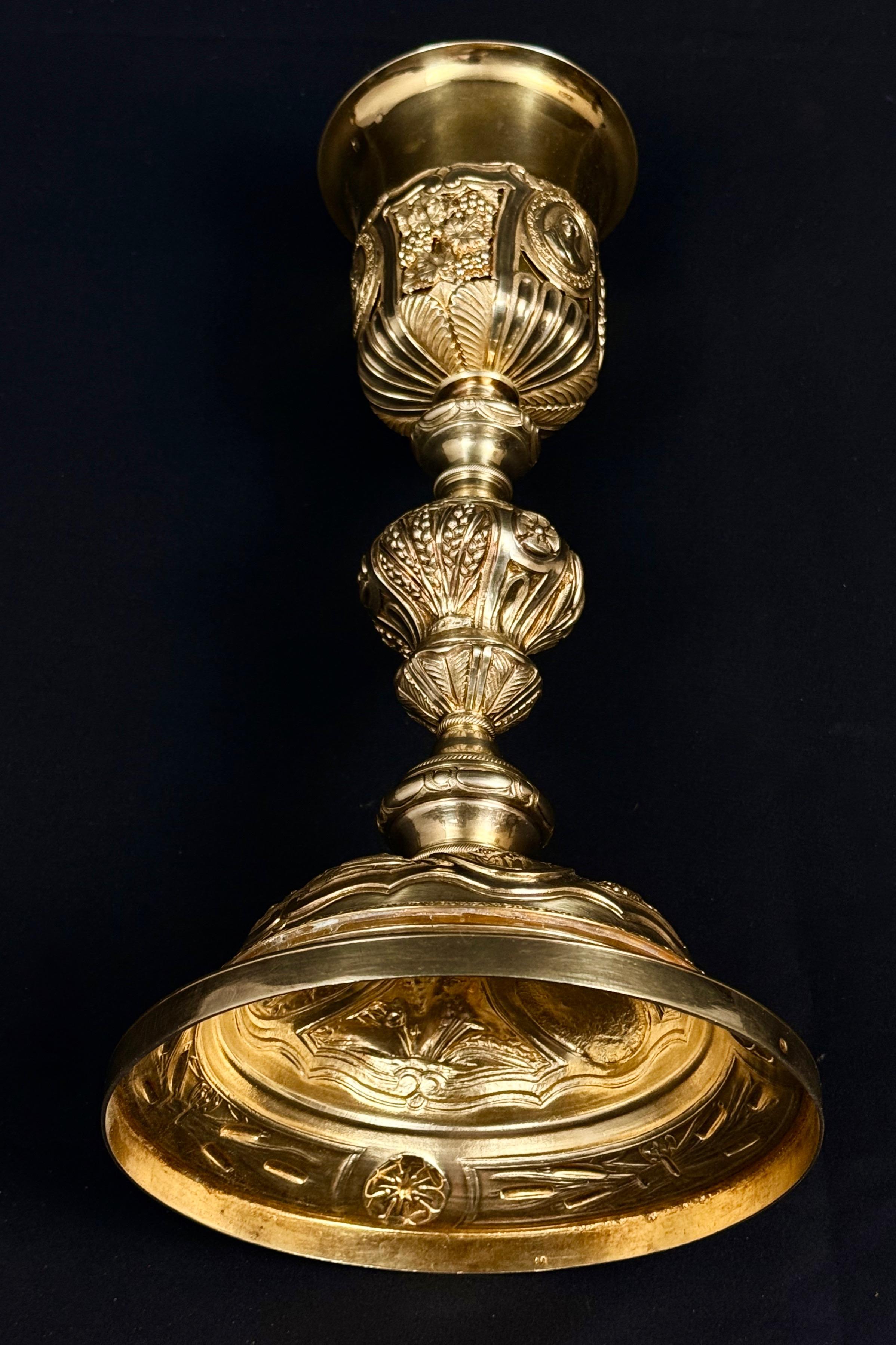 Srebrny kielich z pateną i oryginalnym etui, masa łączna 760 g