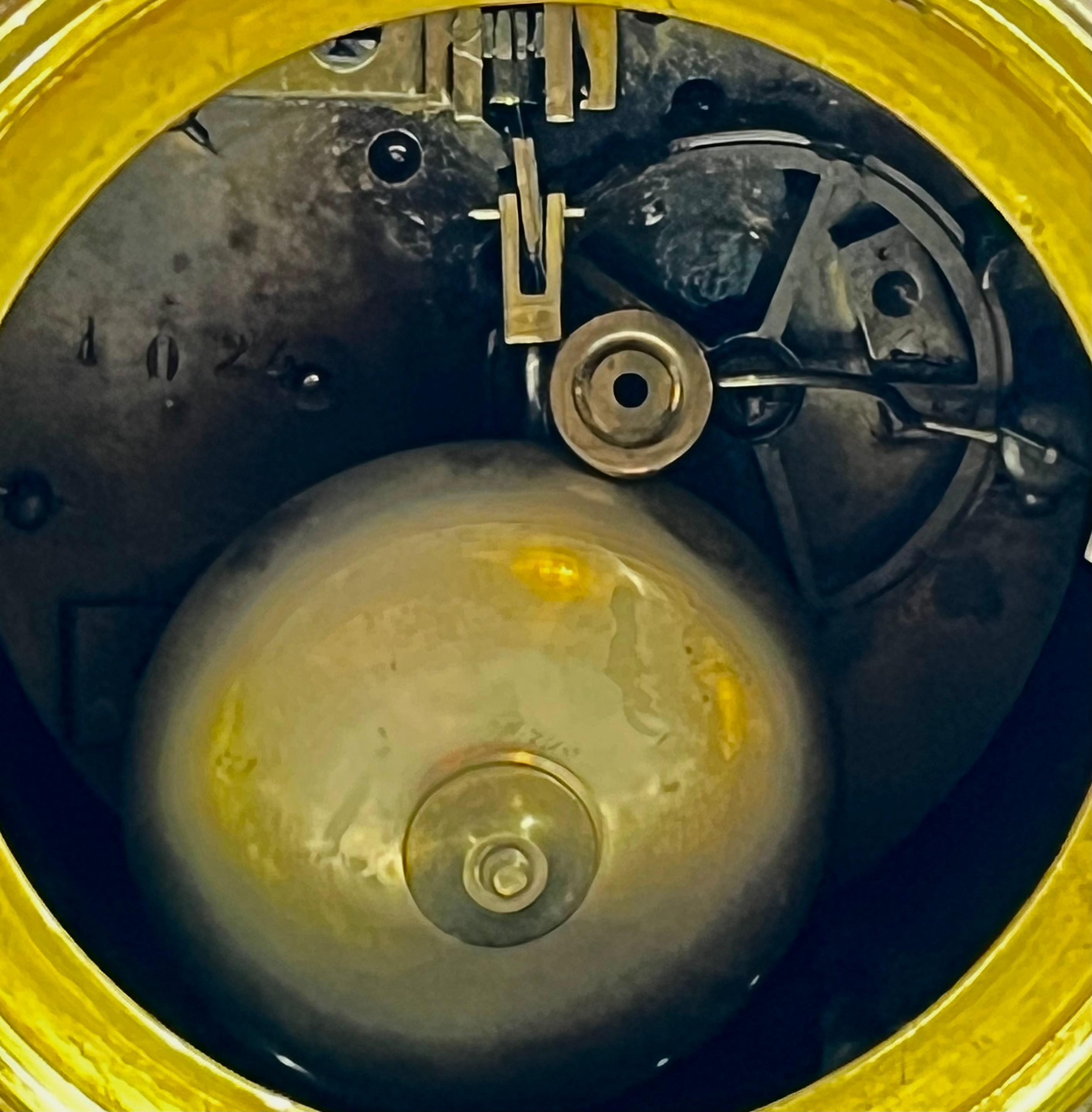 Zegar komodowy zdobiony pełnoplastyczną figurą Minerwy