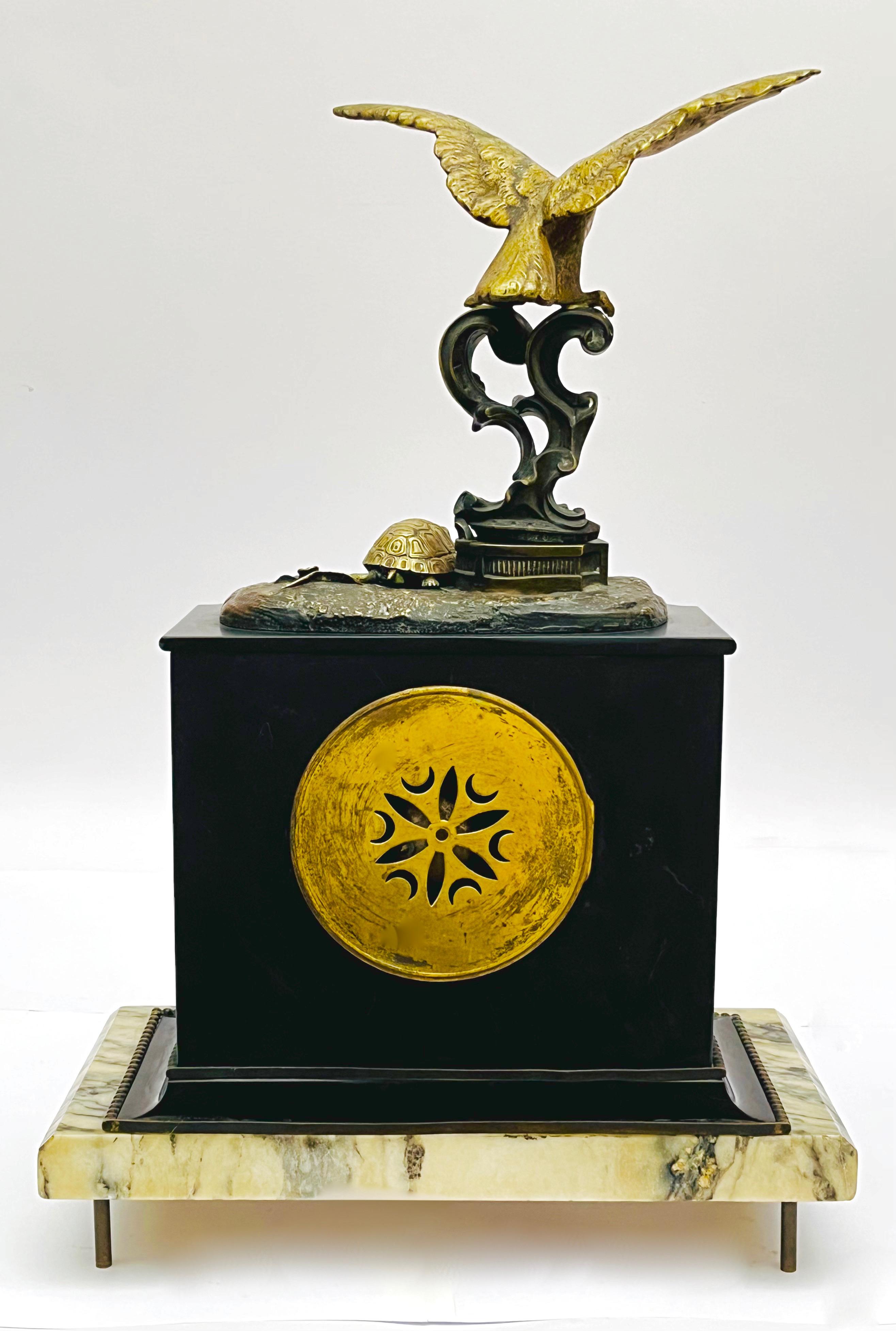 Ozdobny zegar komodowy