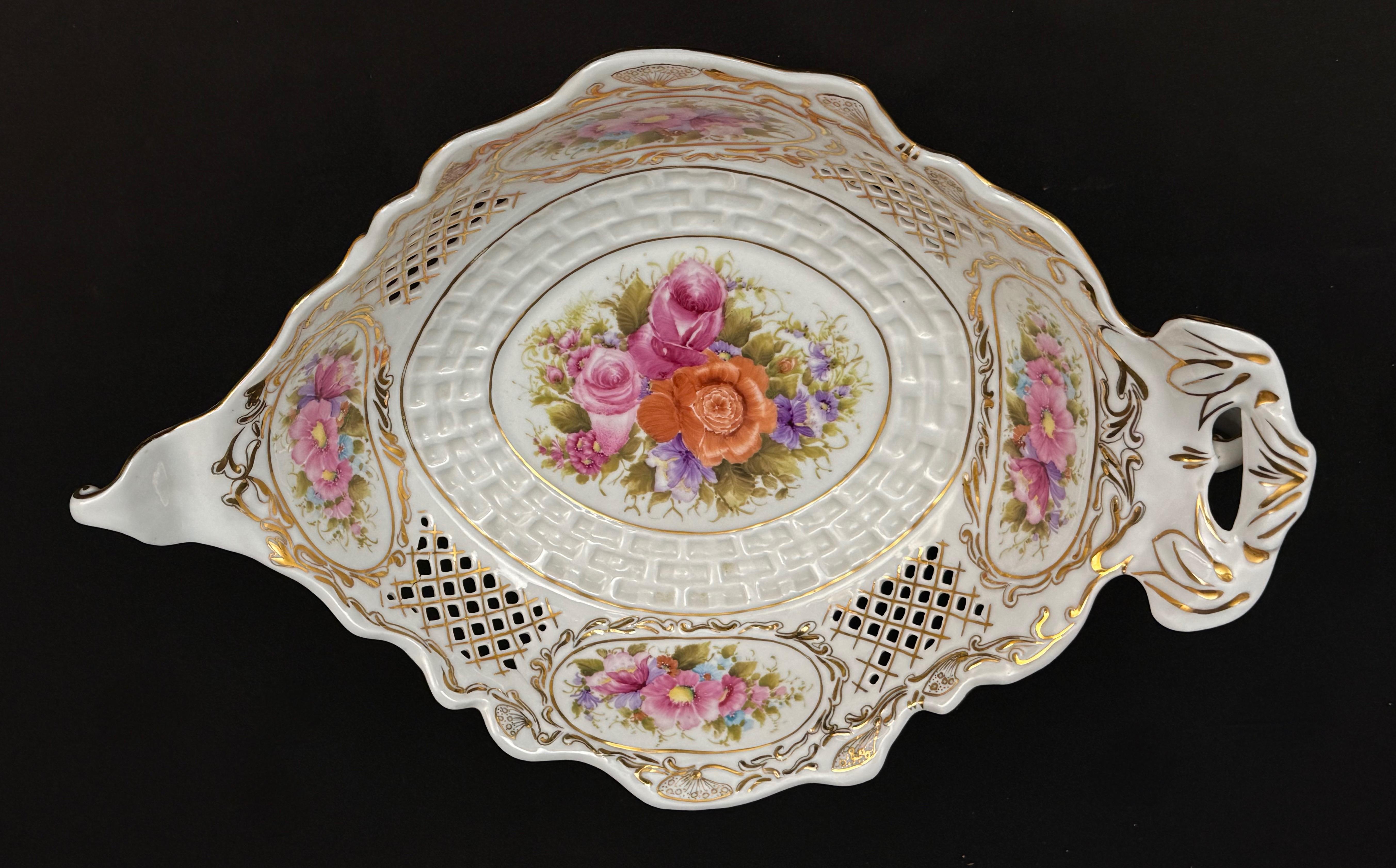 Dekoracyjna patera ażurowa