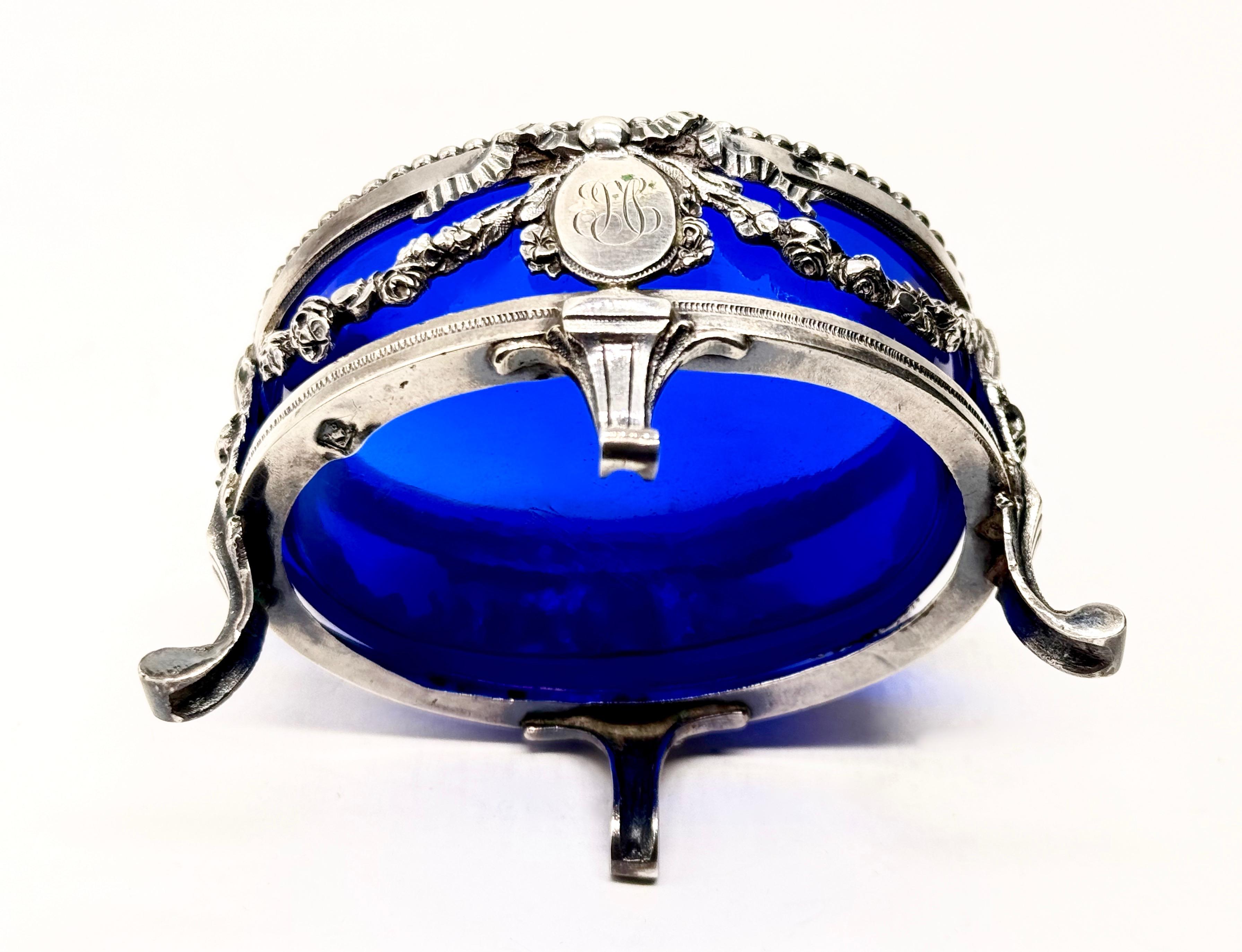 Srebrna solniczka ze szklanym kobaltowym wkładem, masa 149 g