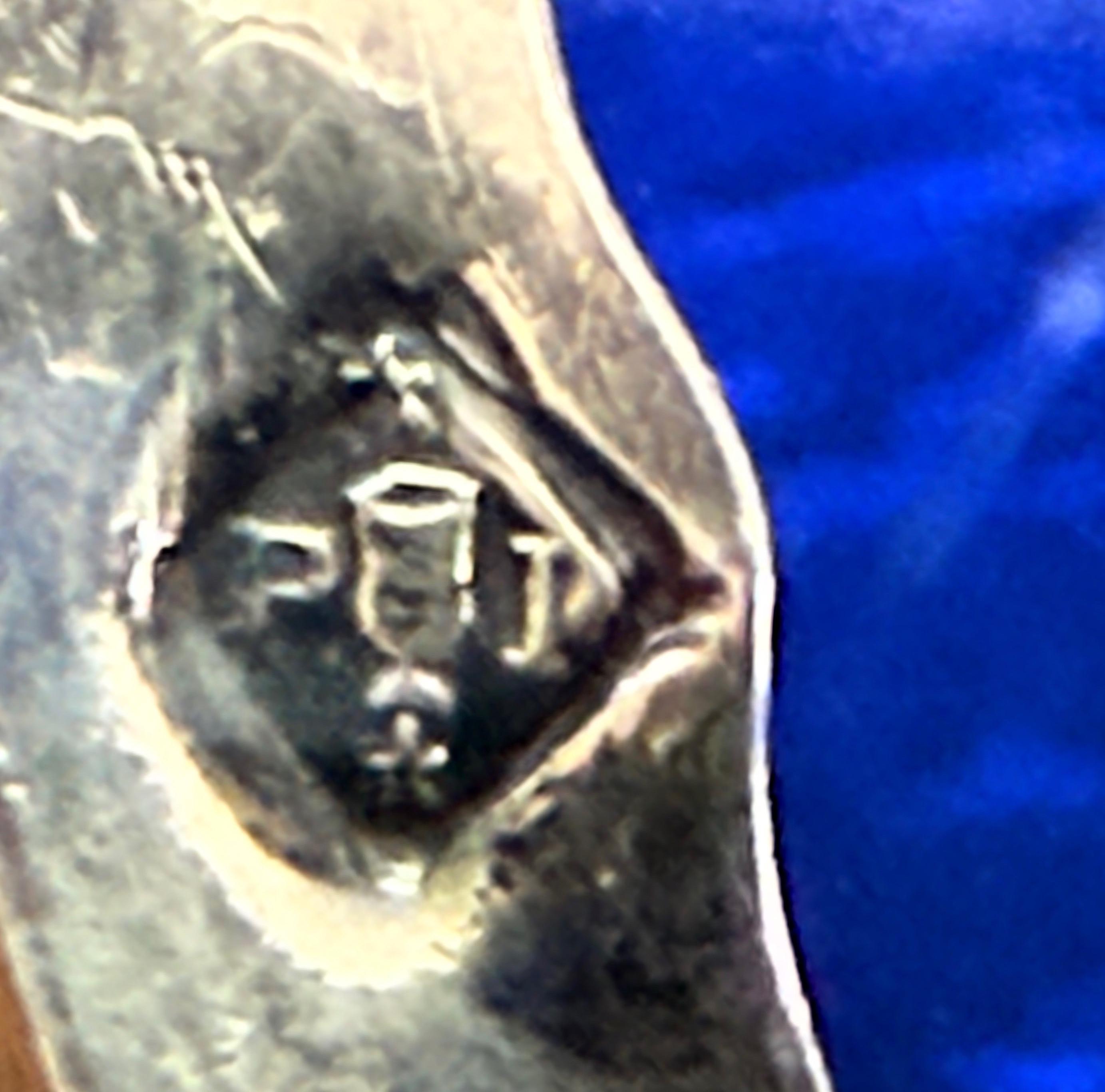 Srebrna solniczka ze szklanym kobaltowym wkładem, masa 131 g