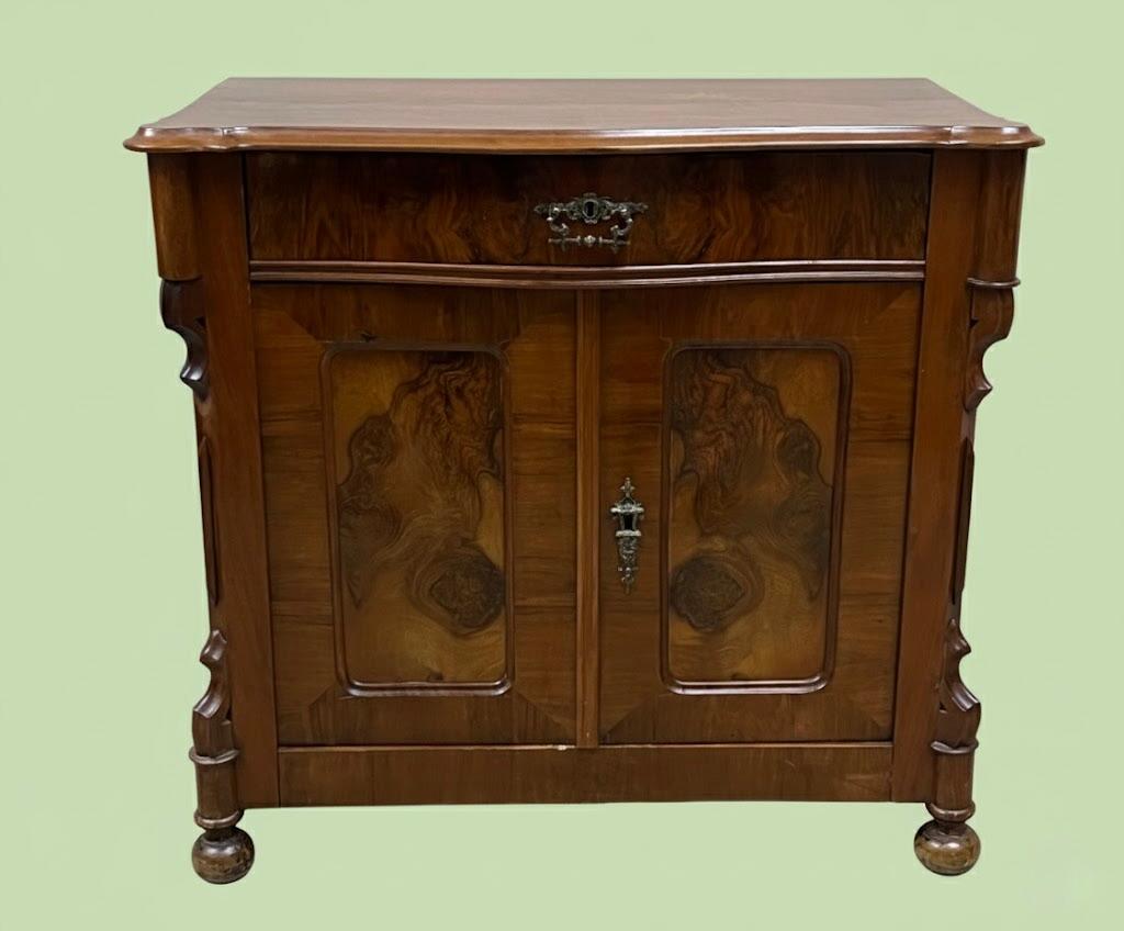 Komoda z wielolistnym blatem,szufladą i dwuskrzydłową szafką