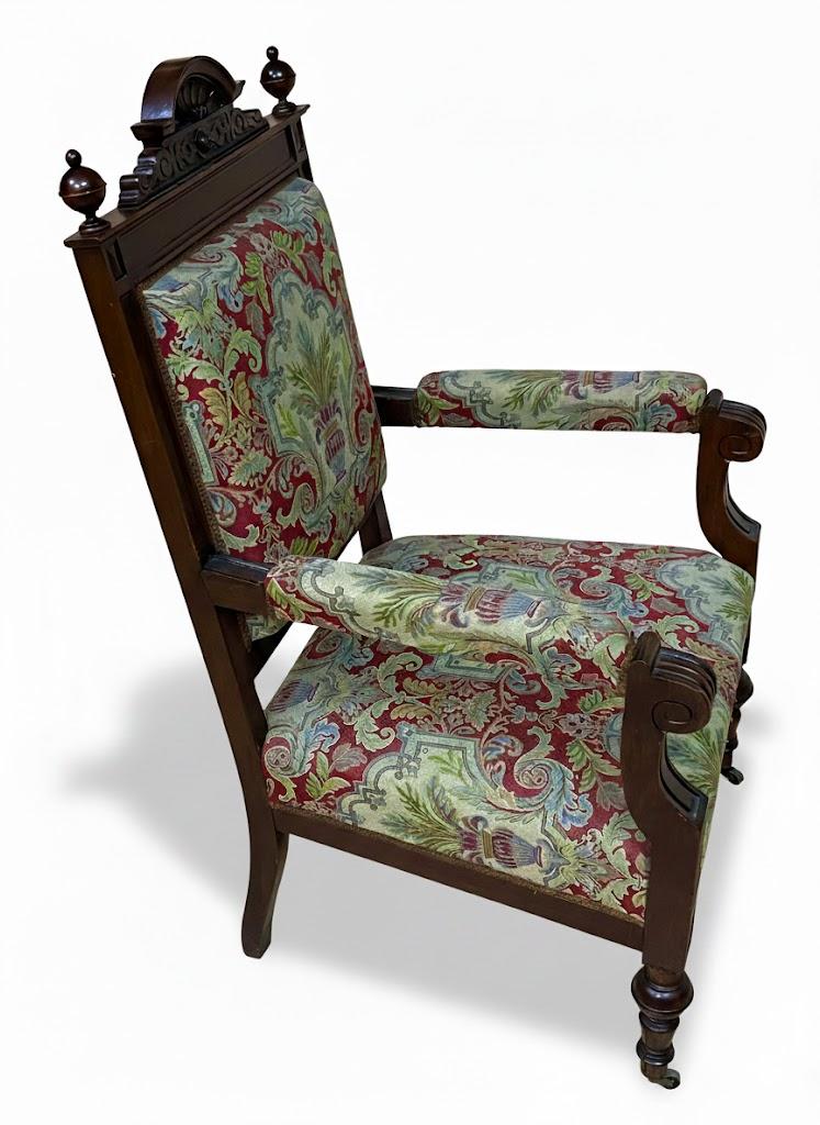 Fotel salonowy w stylu renesansowym