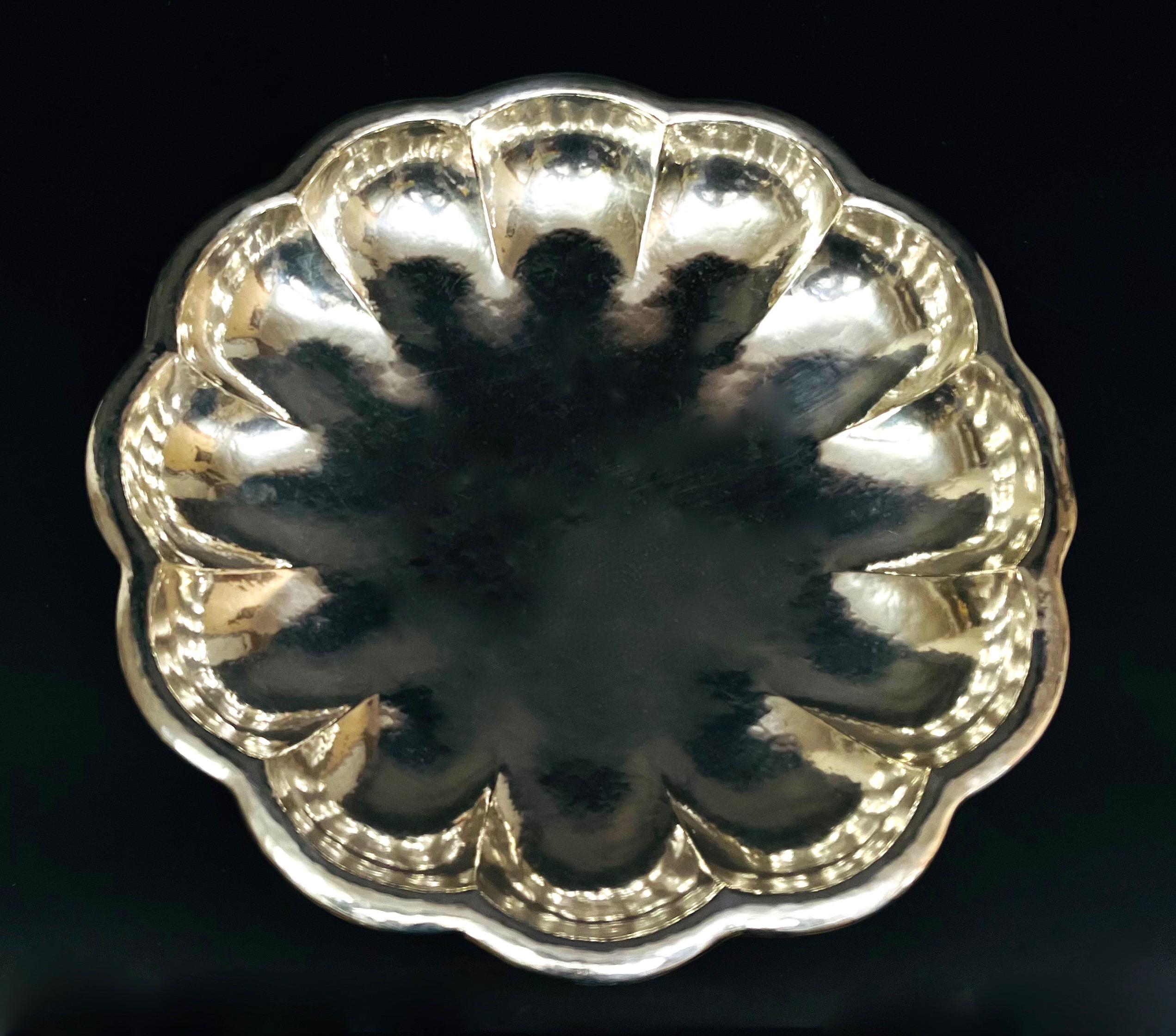 Srebrna wielolistna patera , 1172 g