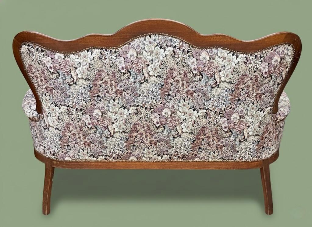 Salonowa kanapa w stylu Ludwika Filipa