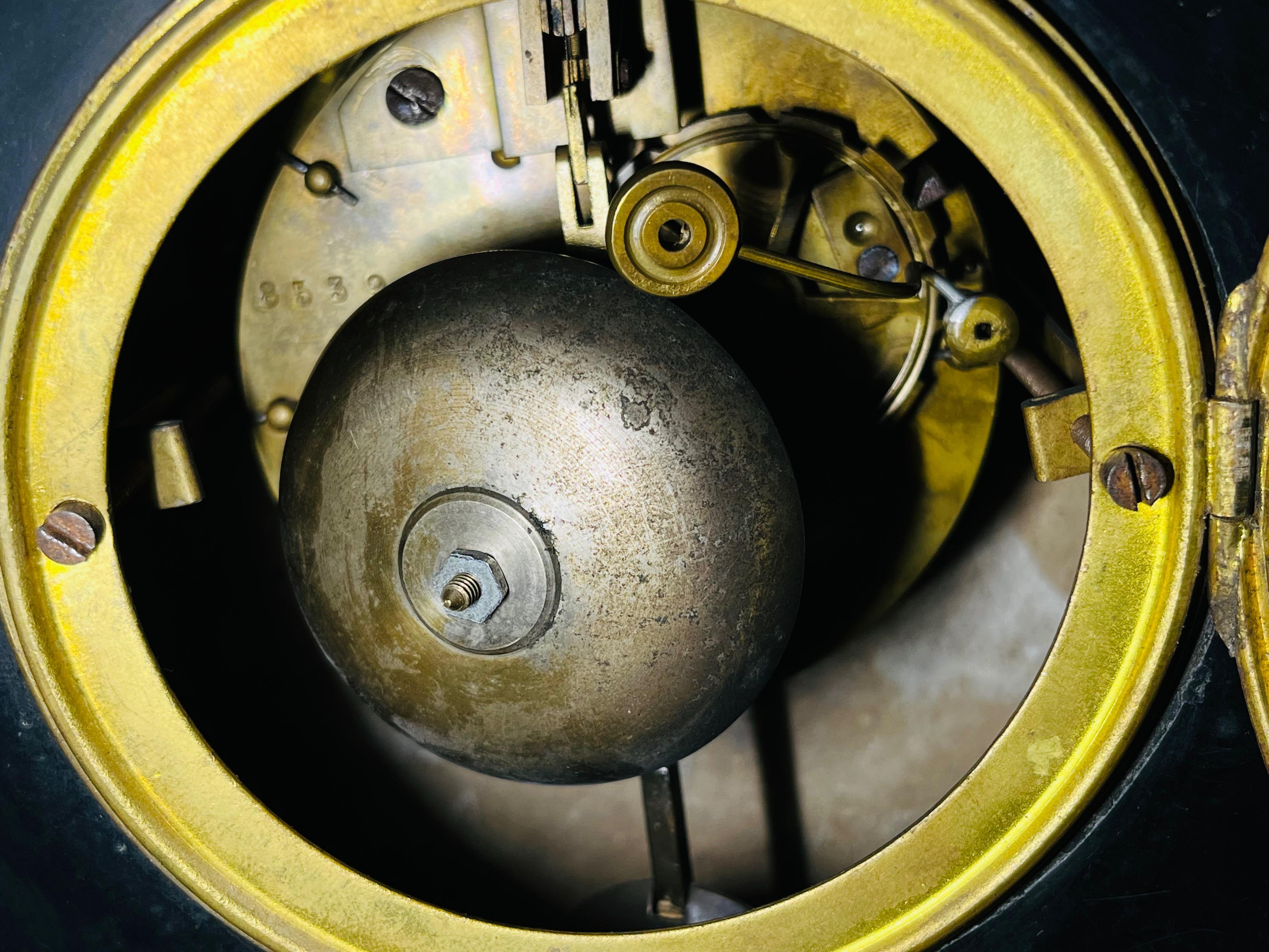 Ozdobny zegar komodowy