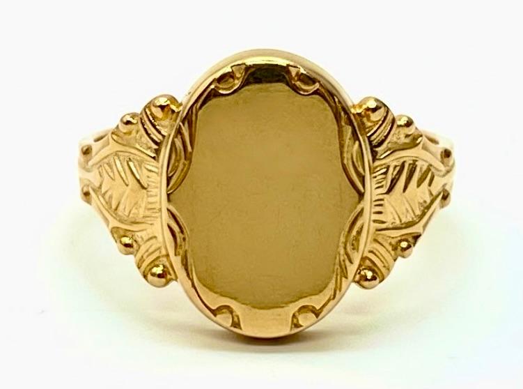 Złoty pierścionek ręcznie grawerowany, masa 5,8 g