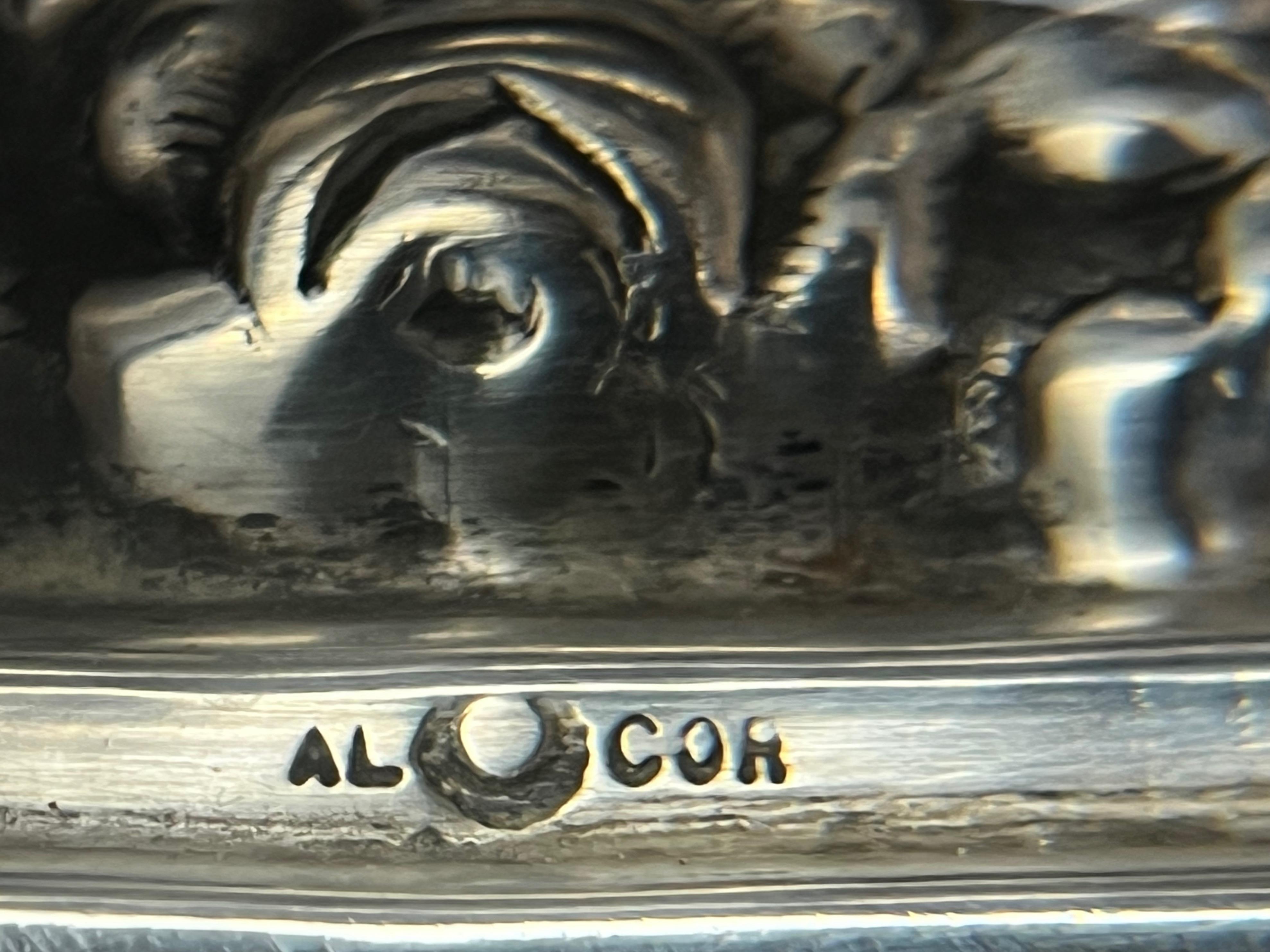 Dekoracyjna patera platerowa stojąca na 4 gryfowych nogach