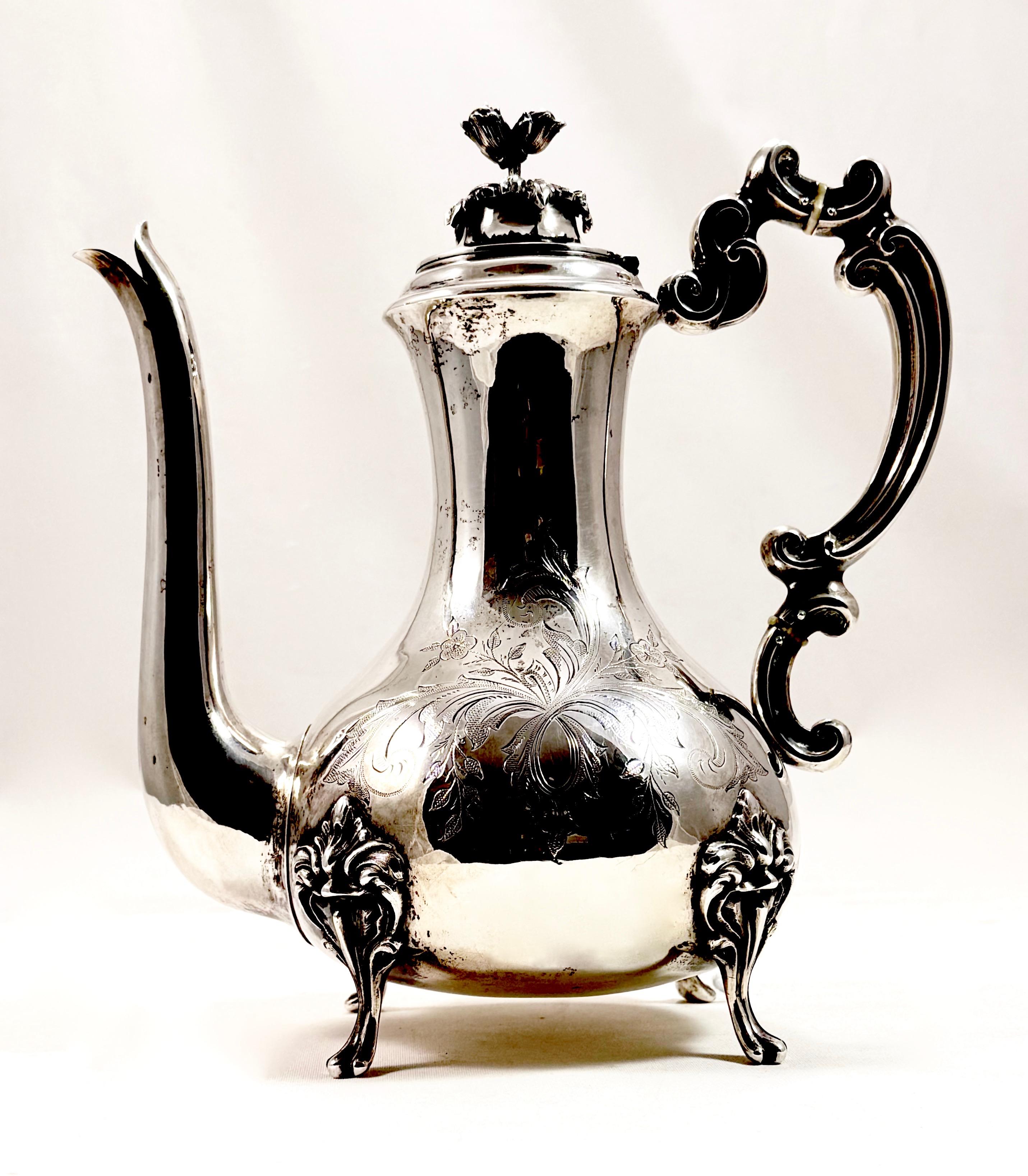 Srebrny dzbanek z nakrywą zdobioną kwiatonem, Otto Lindeberg 1874 r.