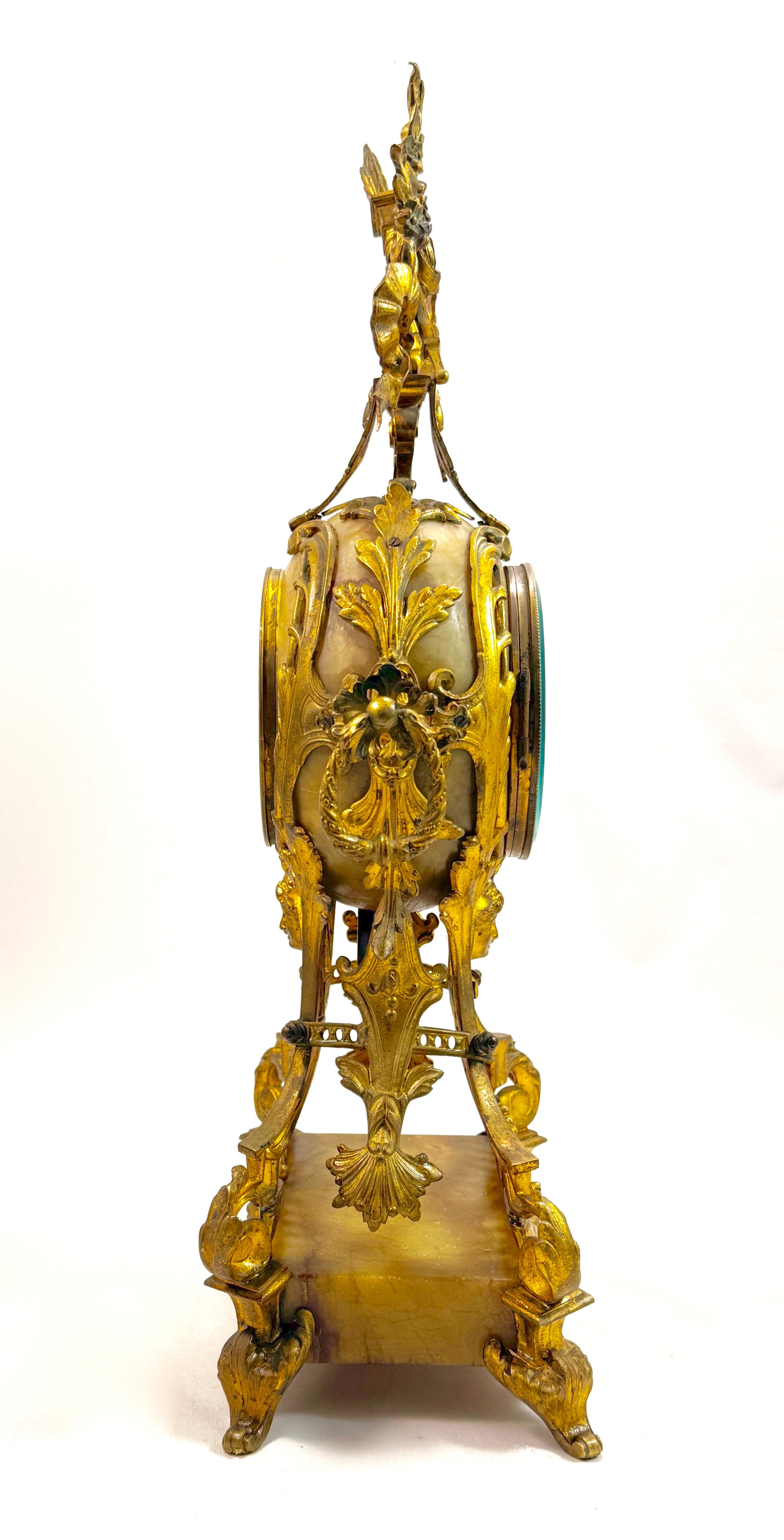 Ażurowy zegar salonowy