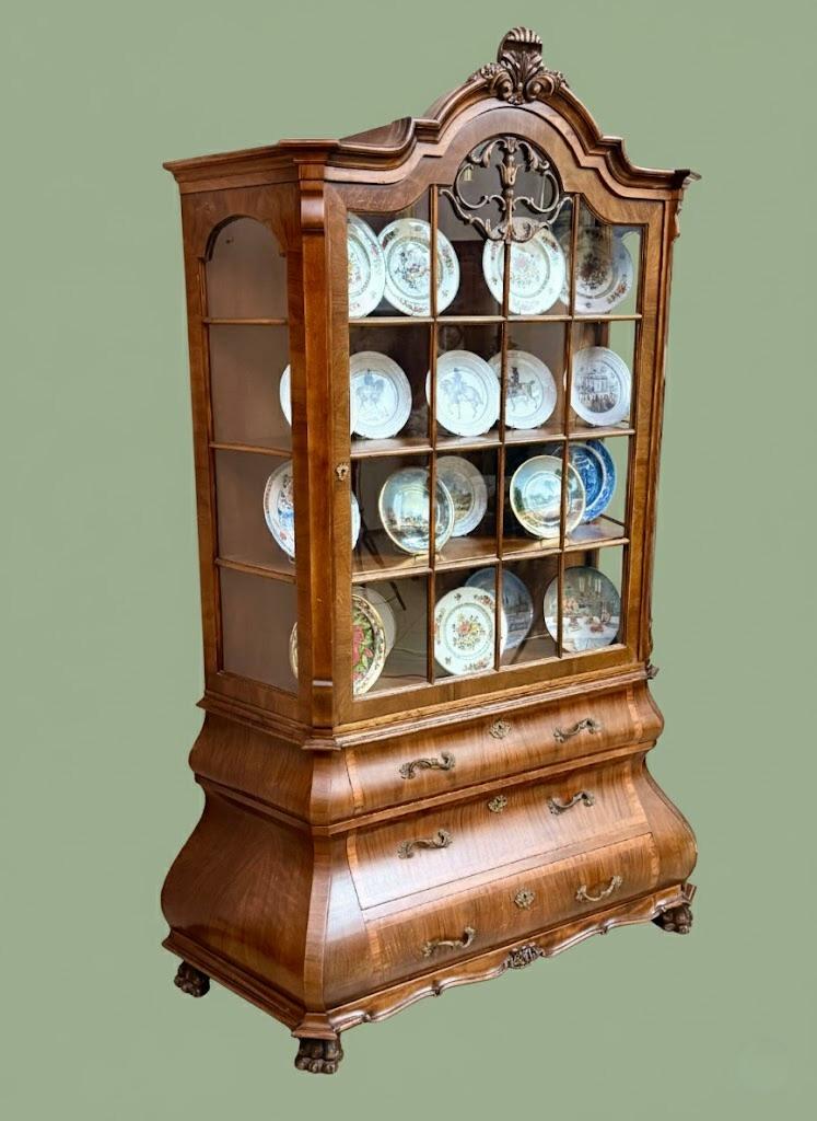 Witryna salonowa w stylu barokowym