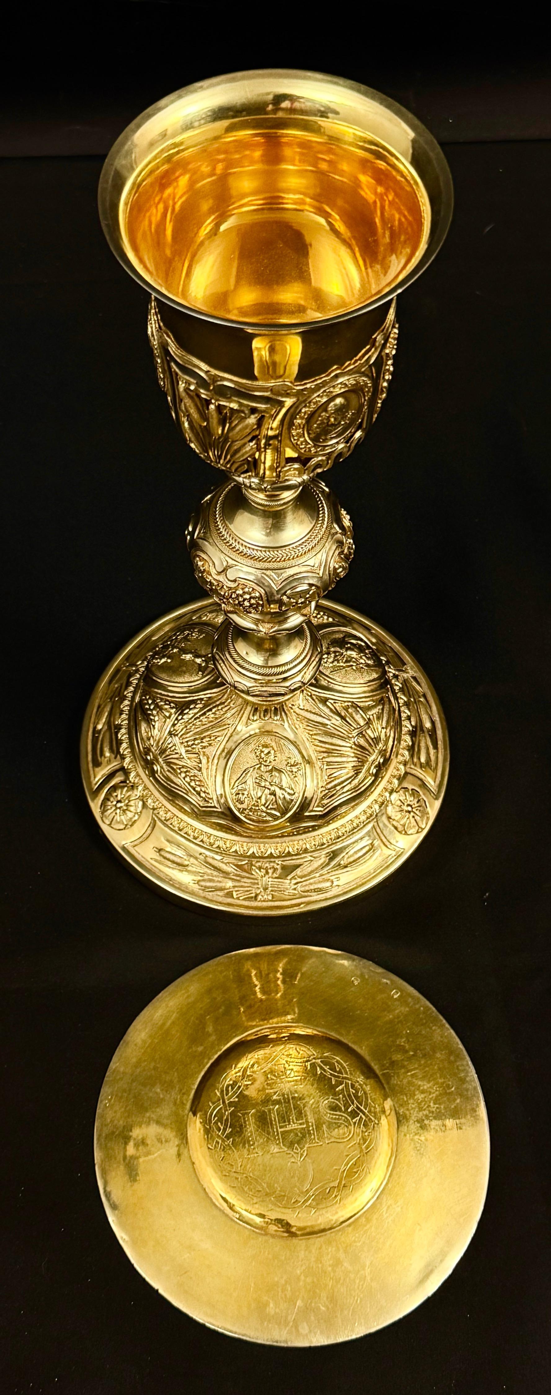 Srebrny kielich z pateną i oryginalnym etui, masa łączna 760 g